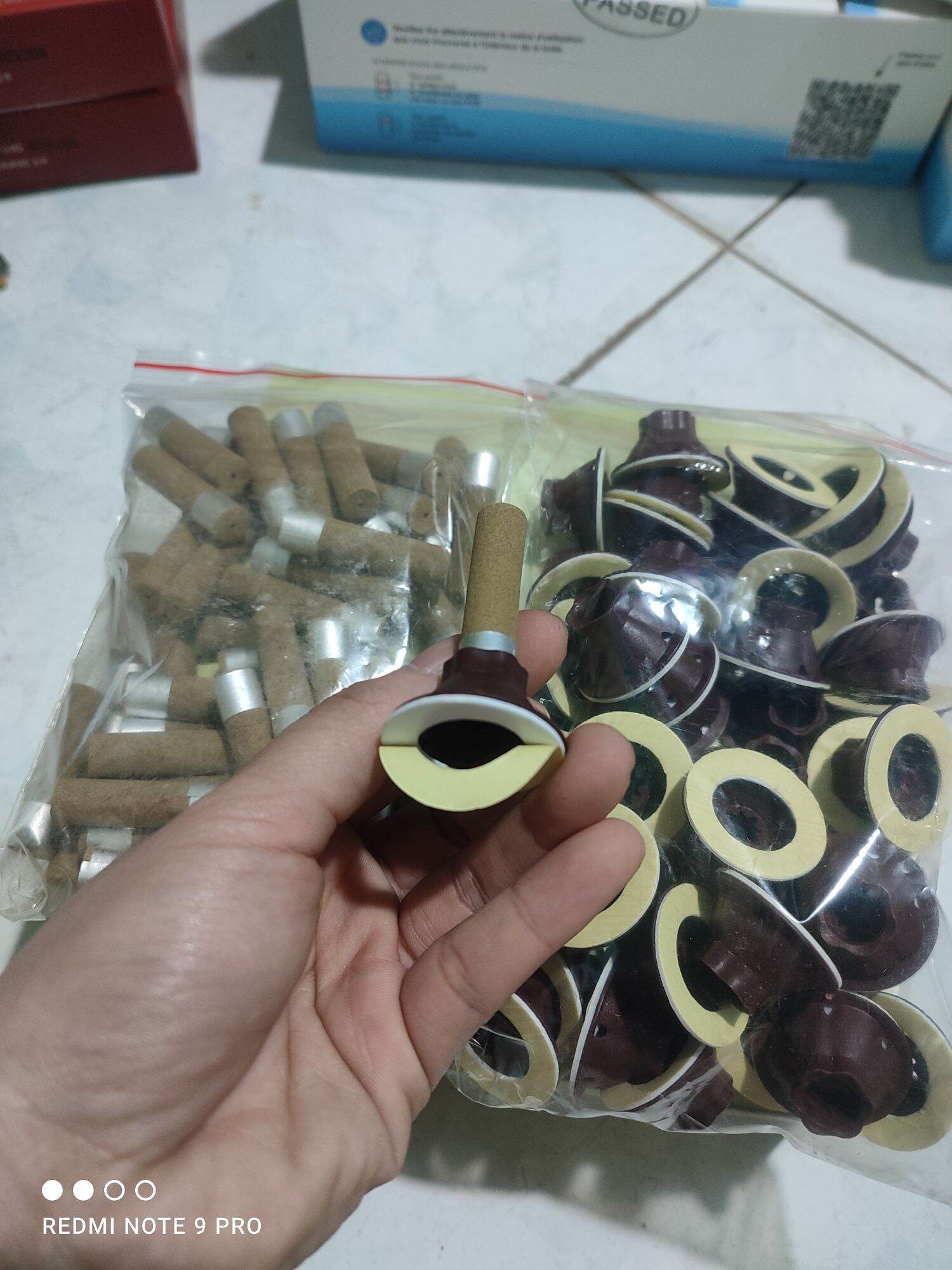 Ngải cứu chân đế dán 1 hộp 50 (cây + đế)