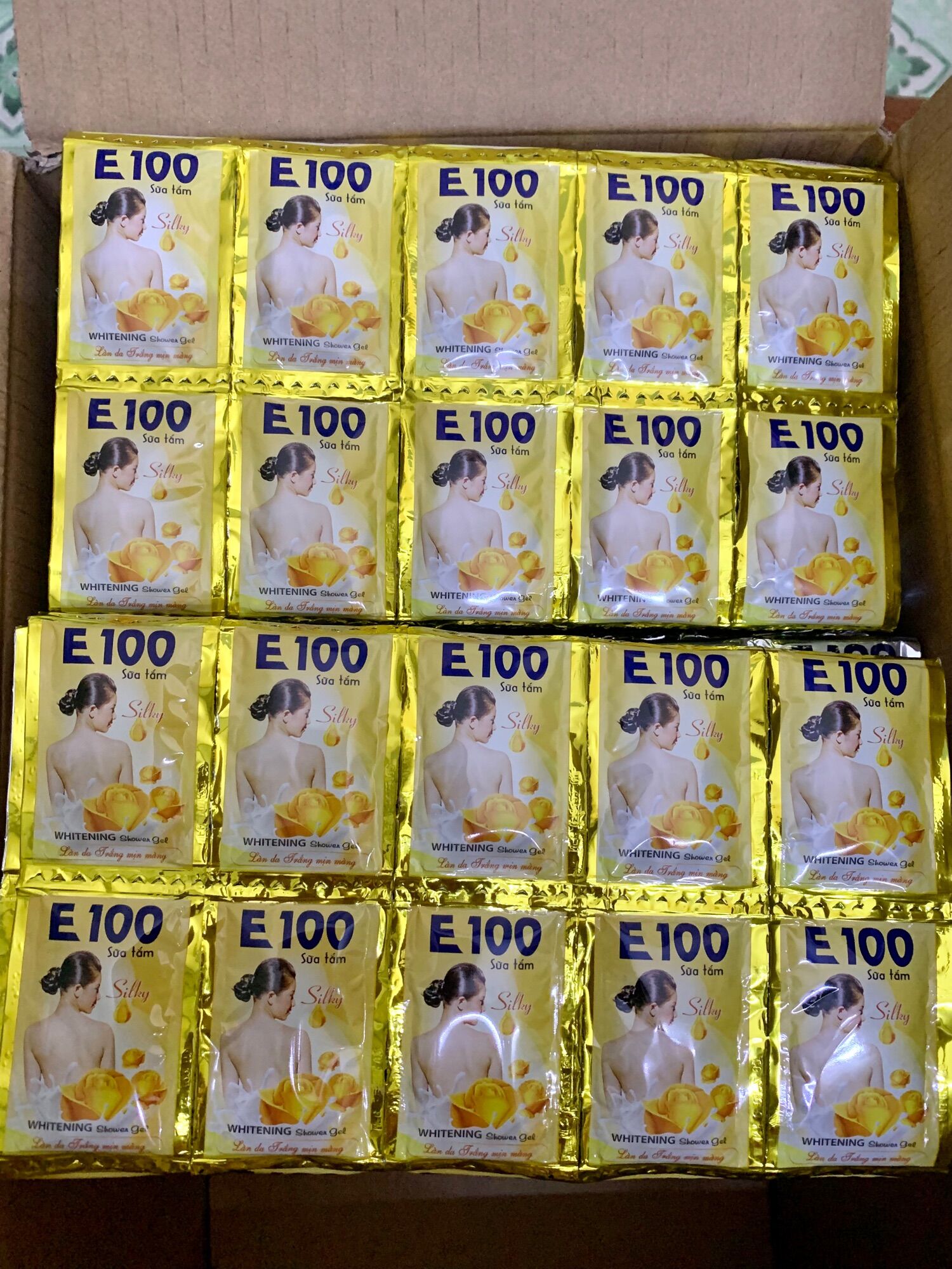 Sữa tắm trắng da E100 vàng 10 dây (120gói)