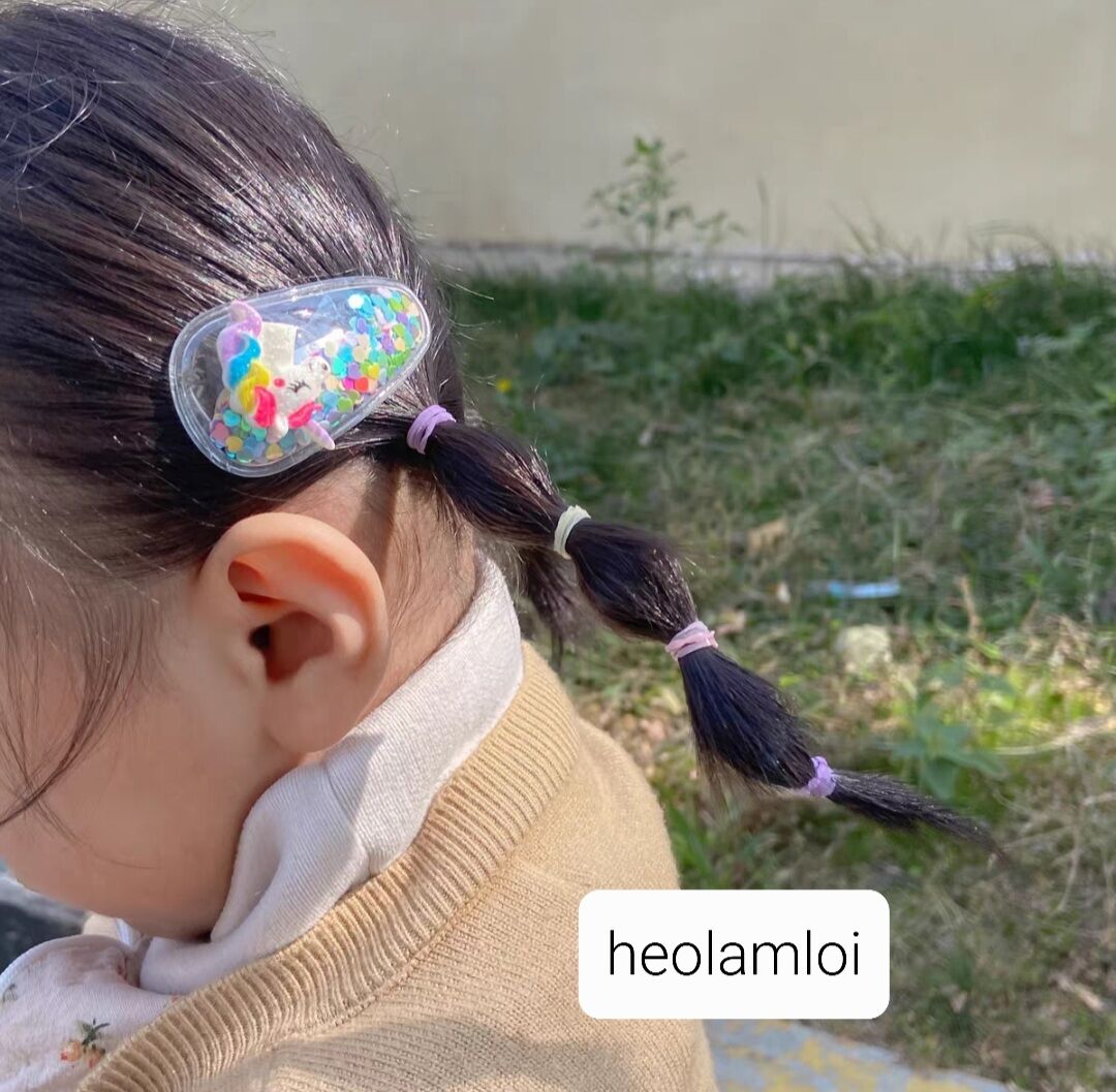 Kẹp tóc kim tuyến lấp lánh có charm xinh