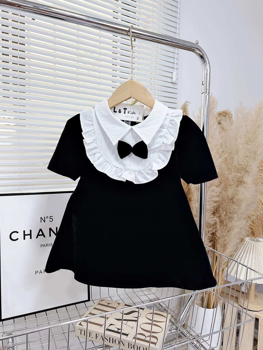Váy nhung tiểu thư dễ thương cho bé gái