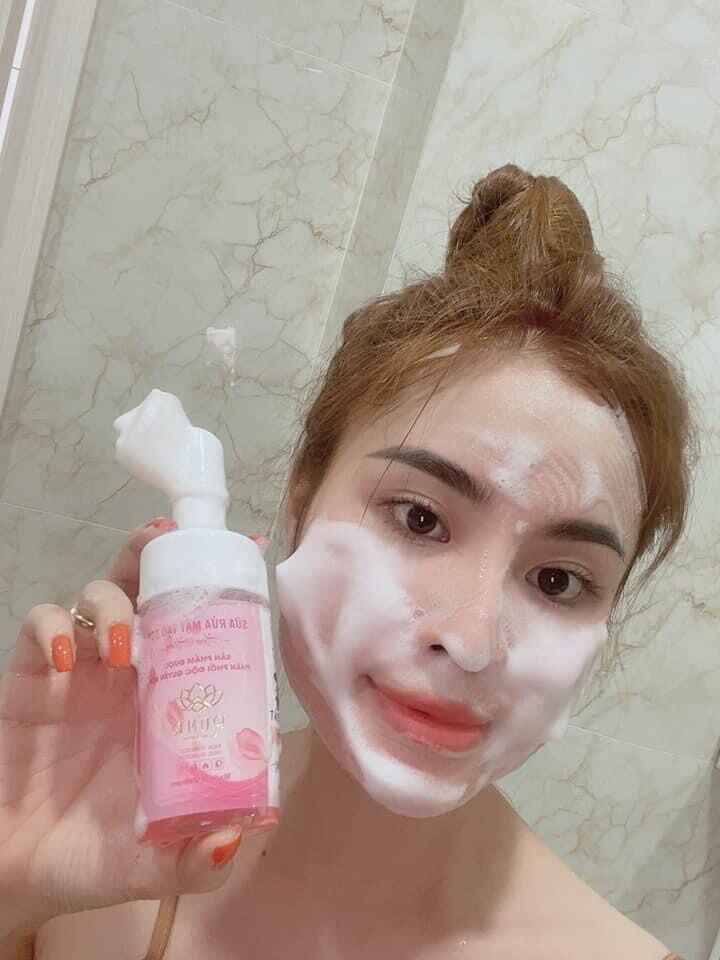 Sữa rữa mặt tạo bọt hoa hồng