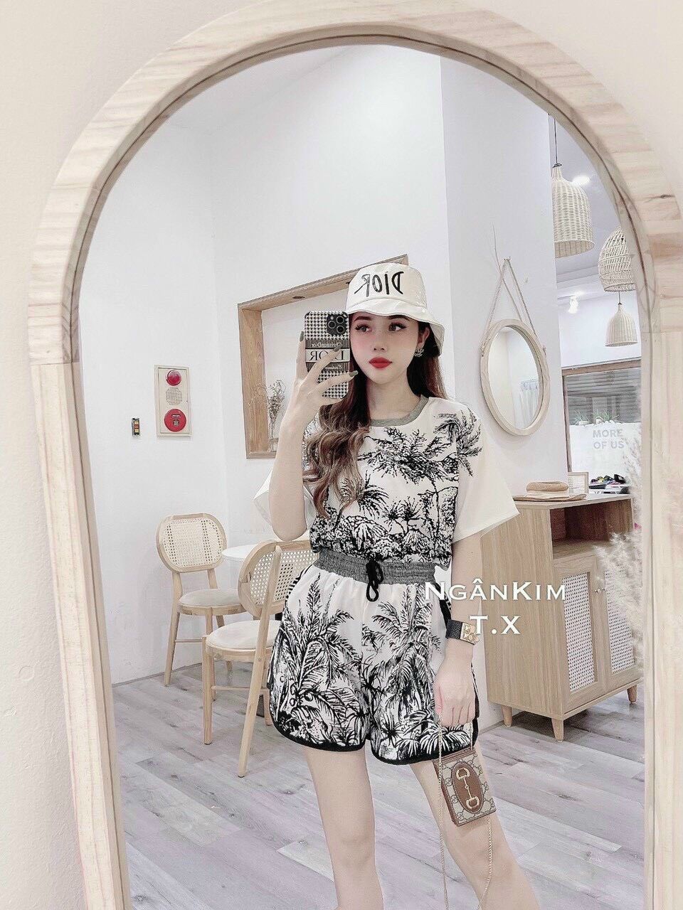 Bộ Ngủ Lụa Cổ Tròn Mặc Nhà Áo Lụa + Quần Sooc Sang Chảnh