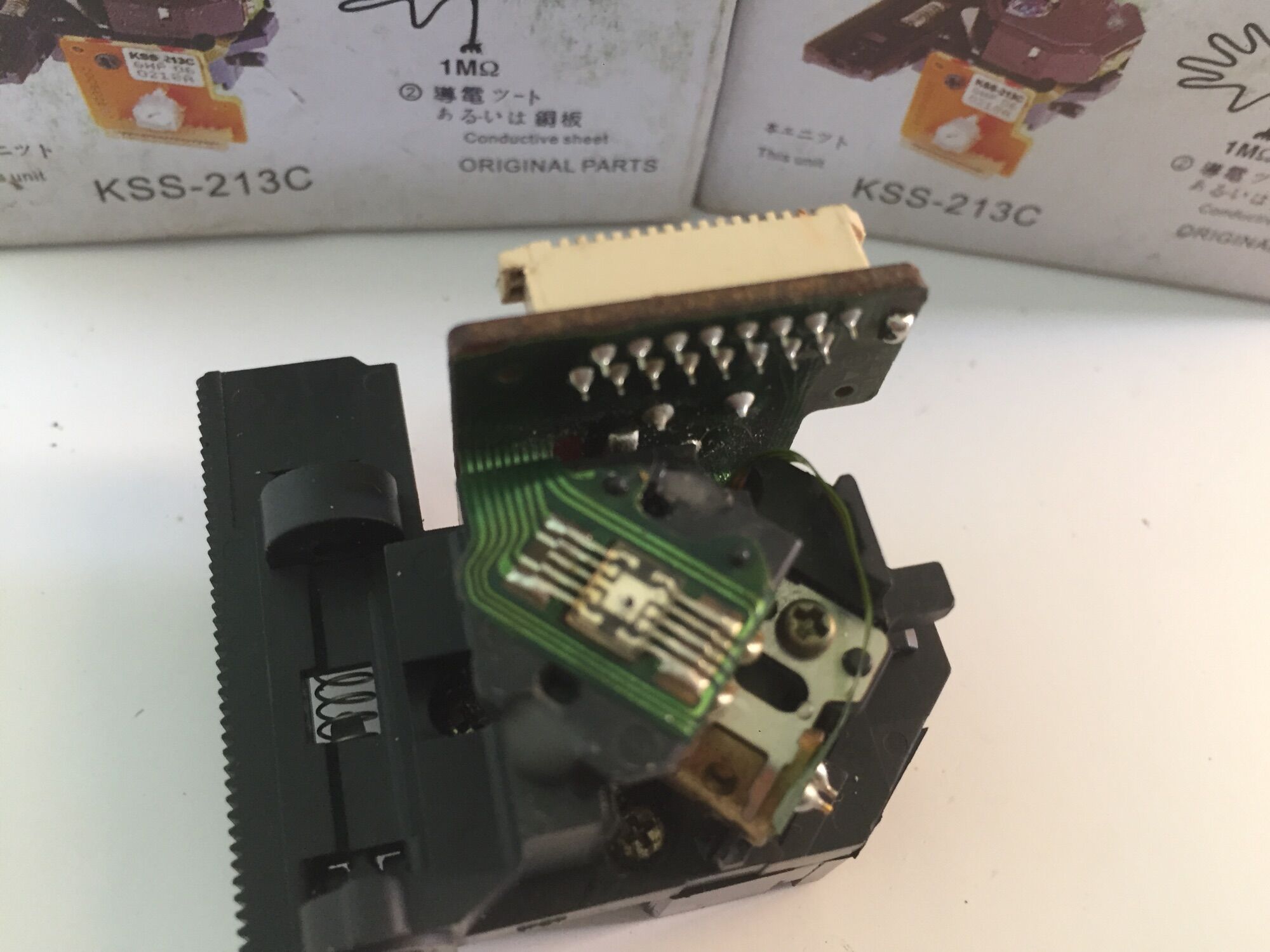 Mắt đầu đĩa cd sony 213