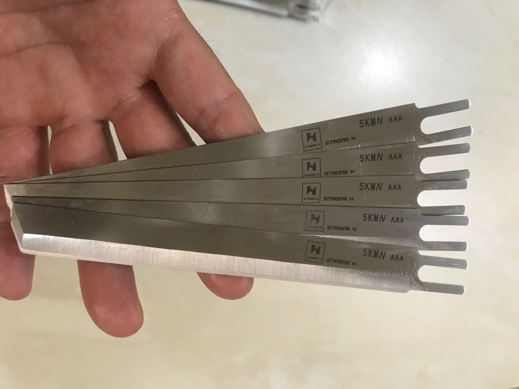 Dao may cắt vải Strong H 5inch