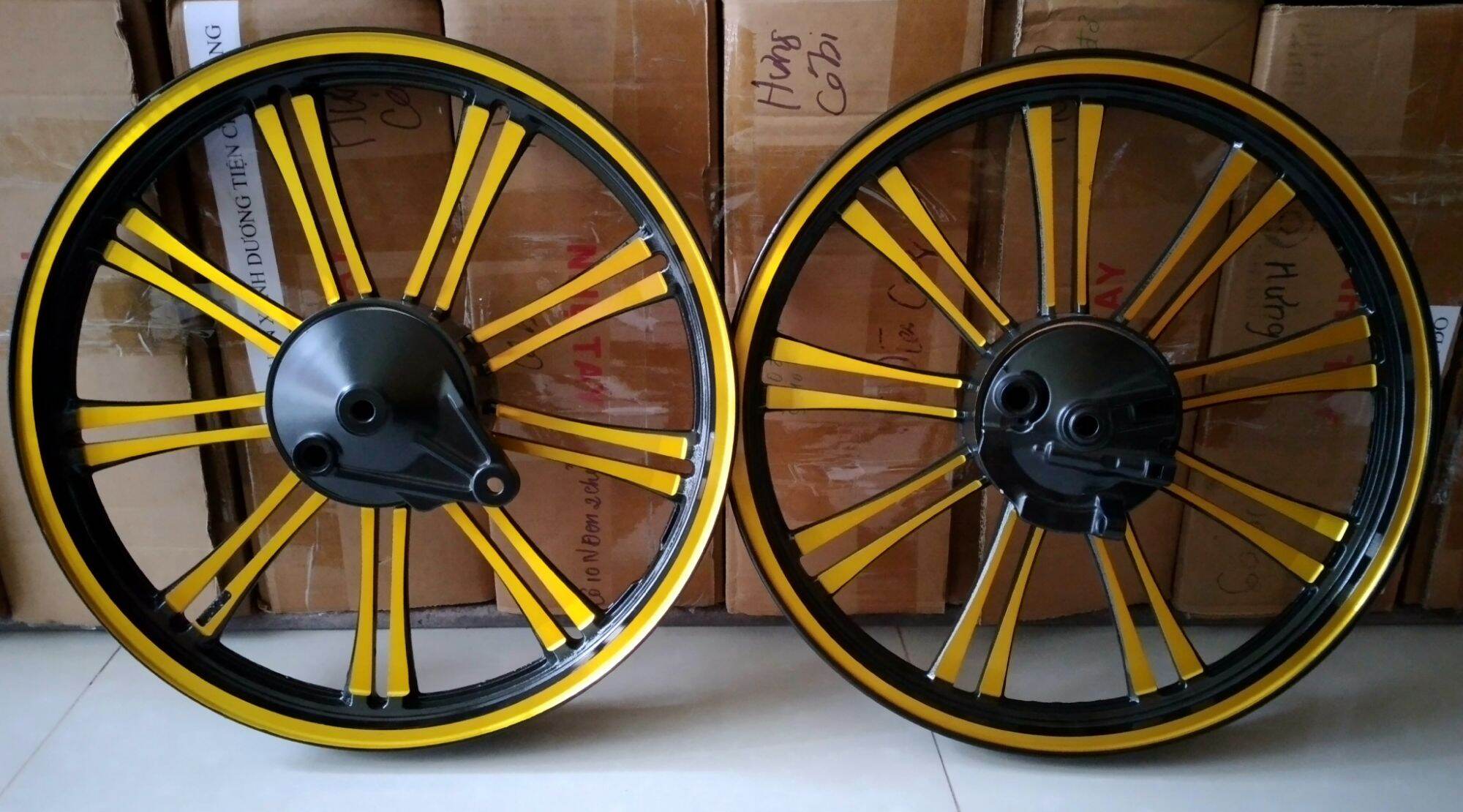Vành đúc xe máy 18 nan vuông đen bạc phanh cơ