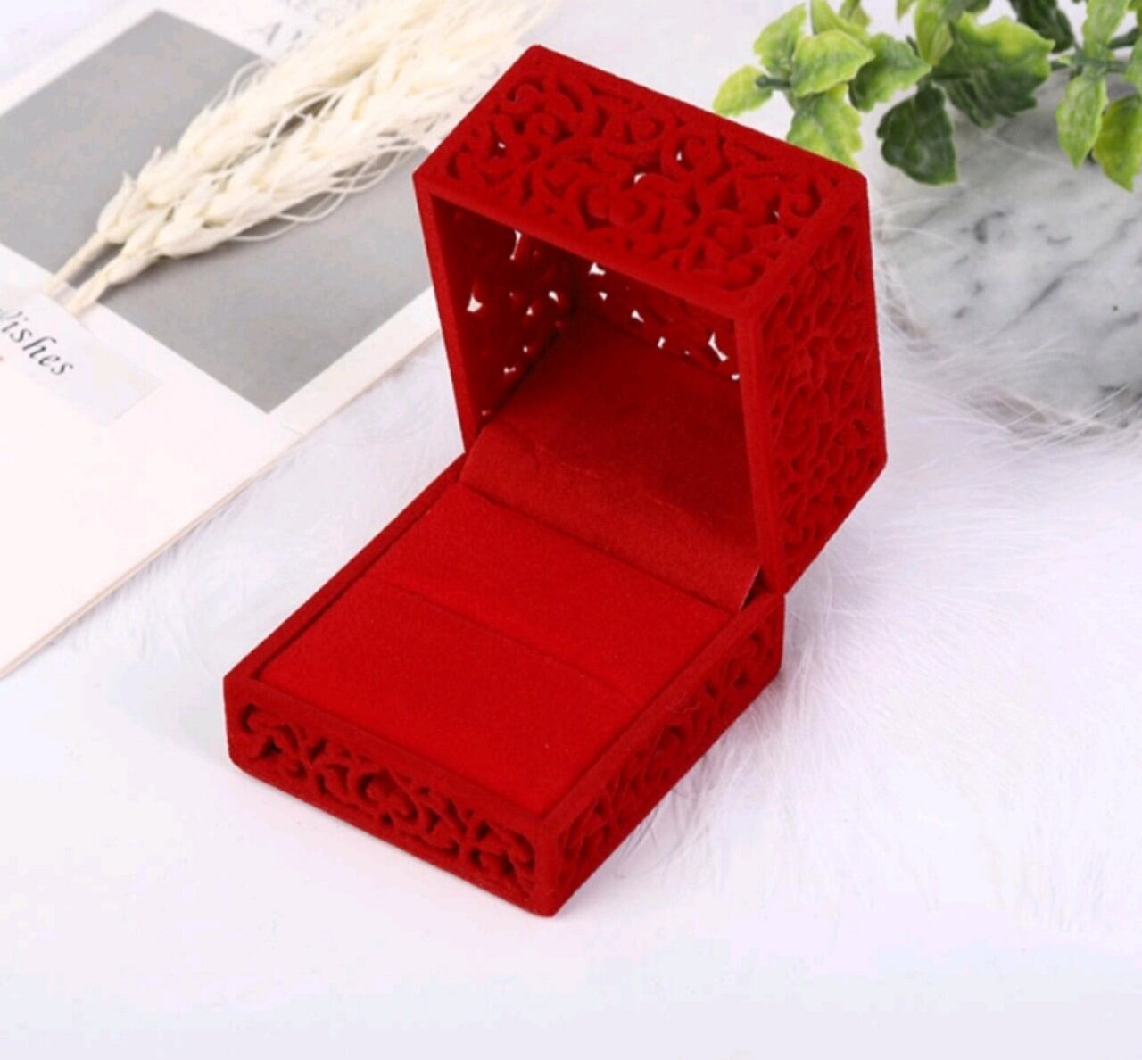 hộp nhung đựng nhẫn cưới