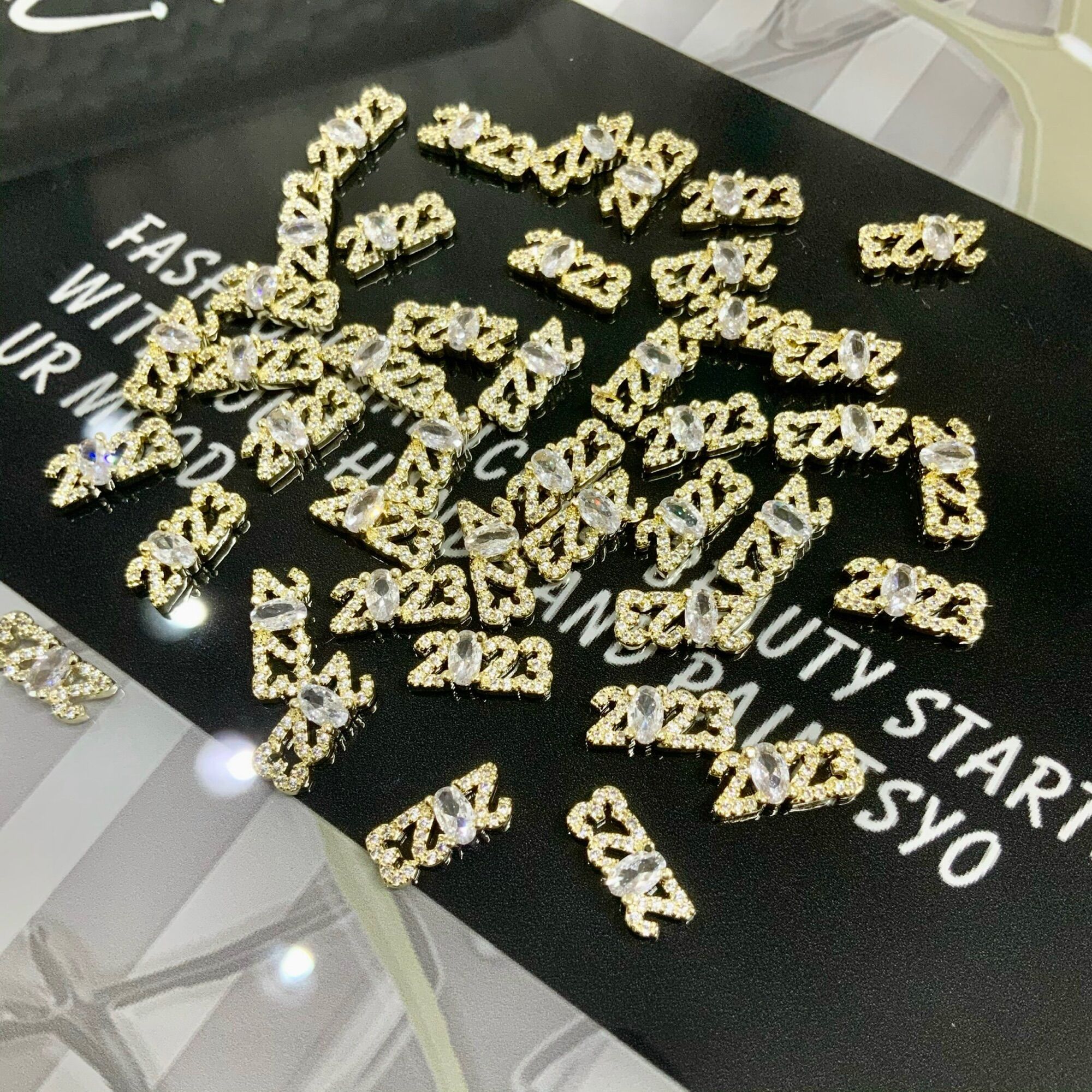 Charm tết 2023 đá cao cấp ( giá 1 viên)