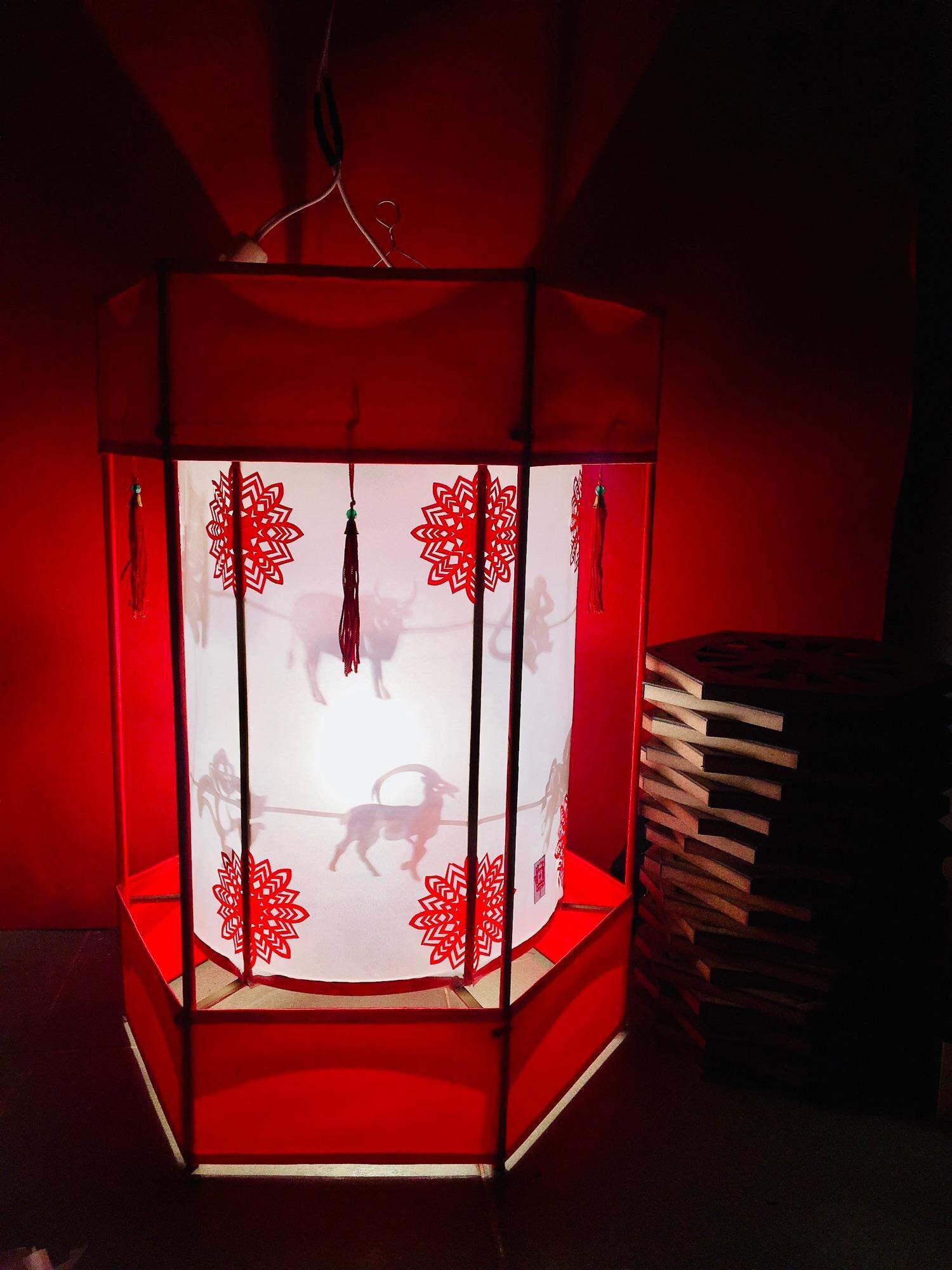 Đèn kéo quân Tre vải giấy gió chiều cao 52cm ( xài nến)