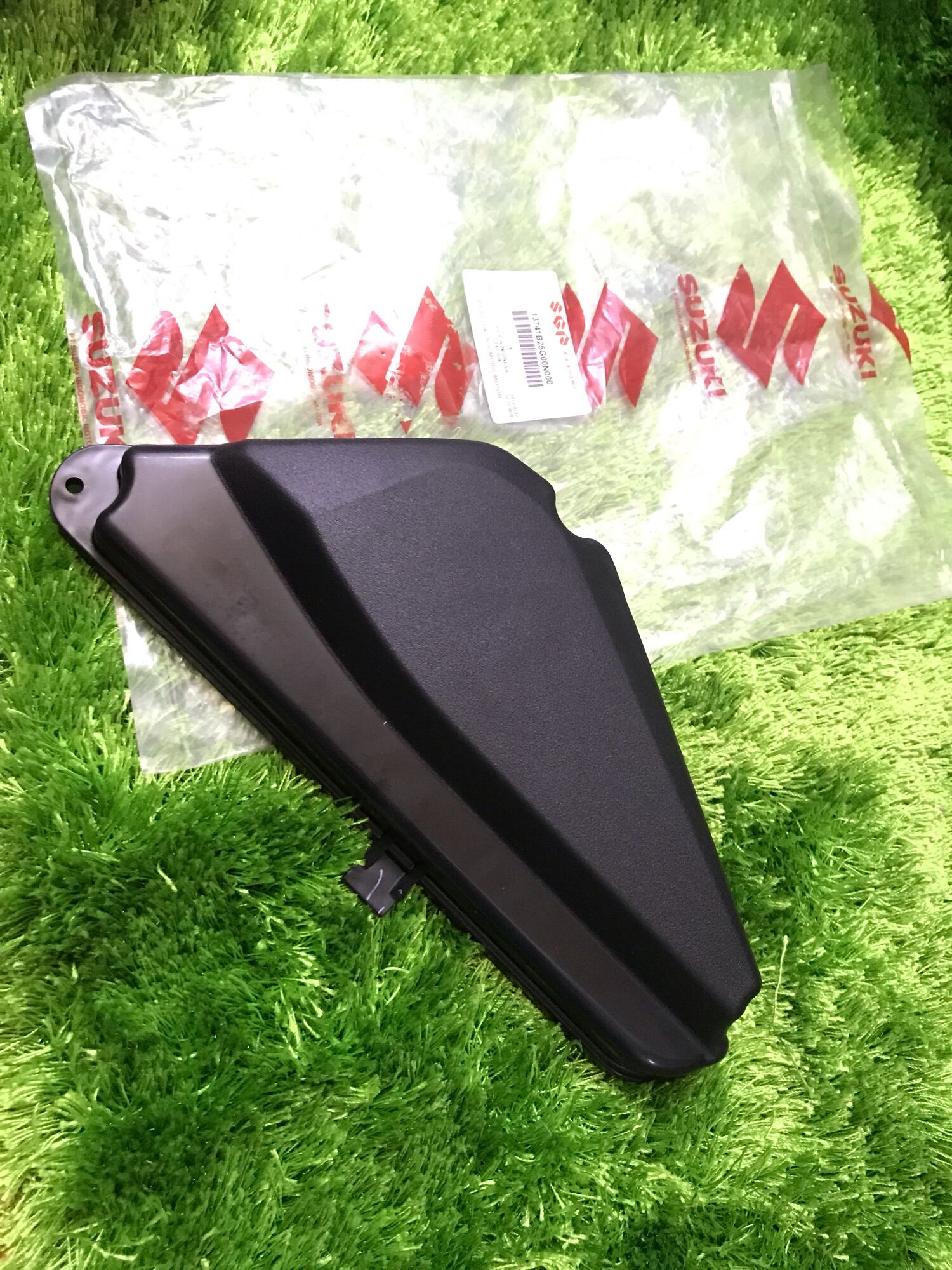 Ốp nắp Bộ Lọc Gió Raider Xc