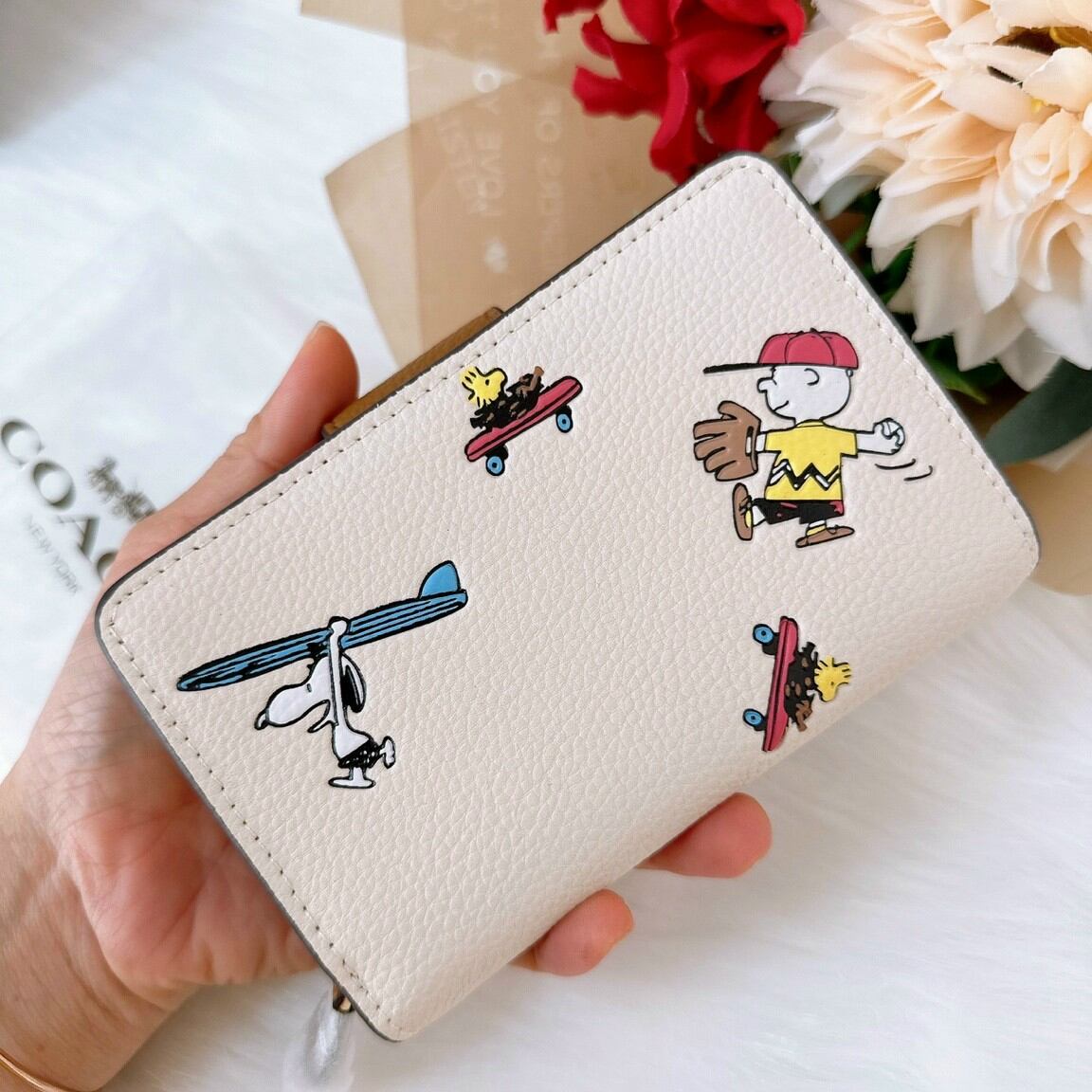 Ví C0ach zip wallet họa tiết siêu cưng