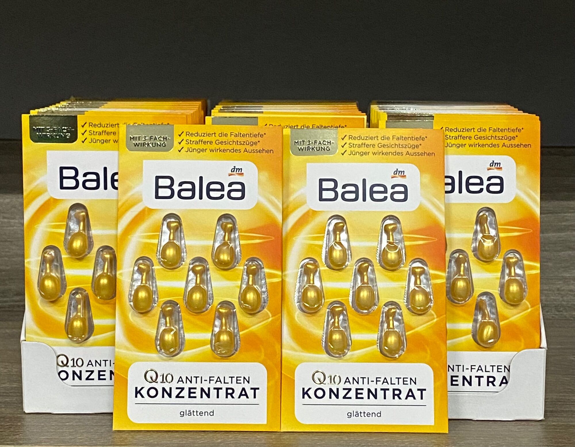 Tinh chất dưỡng da Balea 7 viên nang