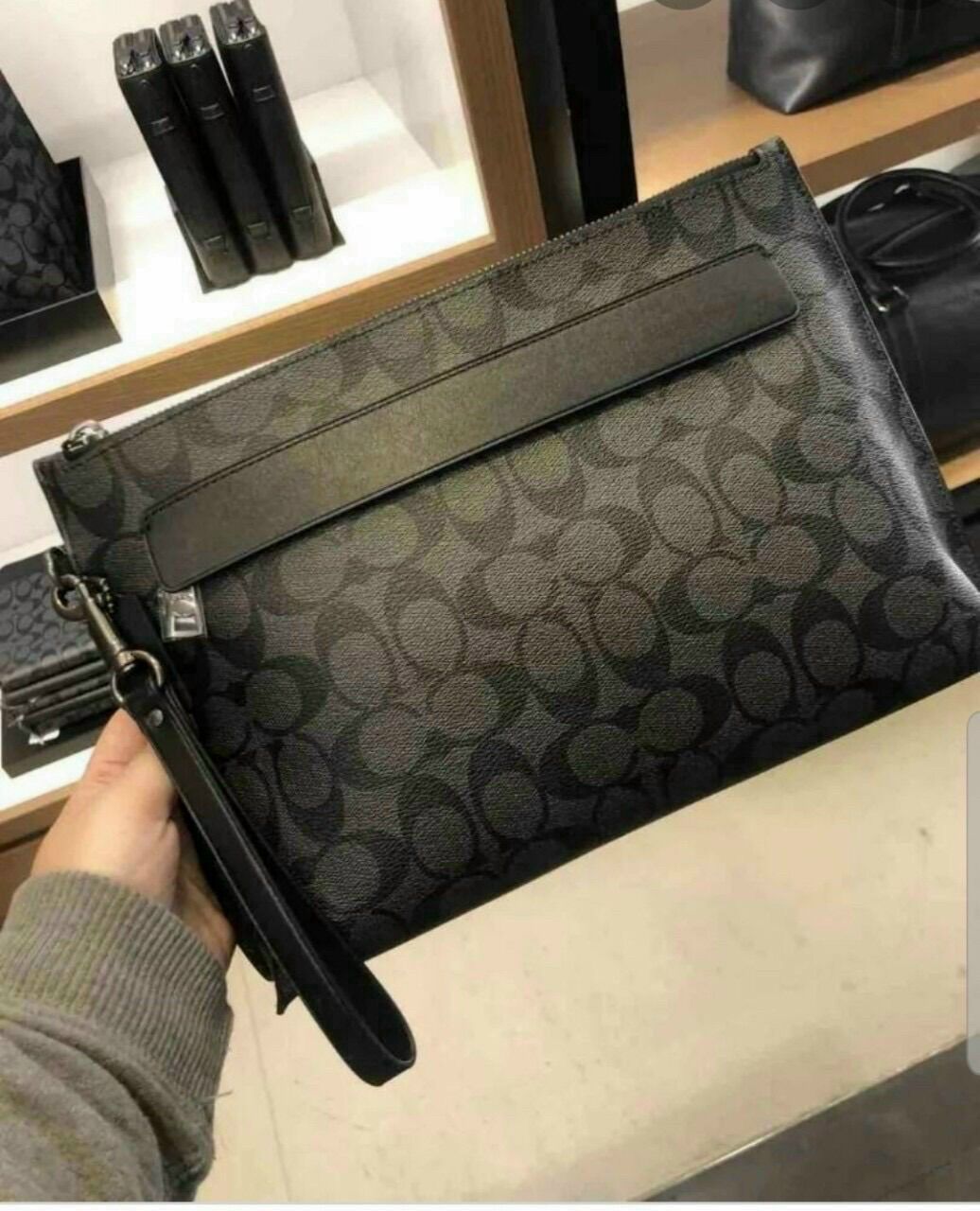Túi xách nam C🅾️ach Carryall dáng cầm tay thanh lịch