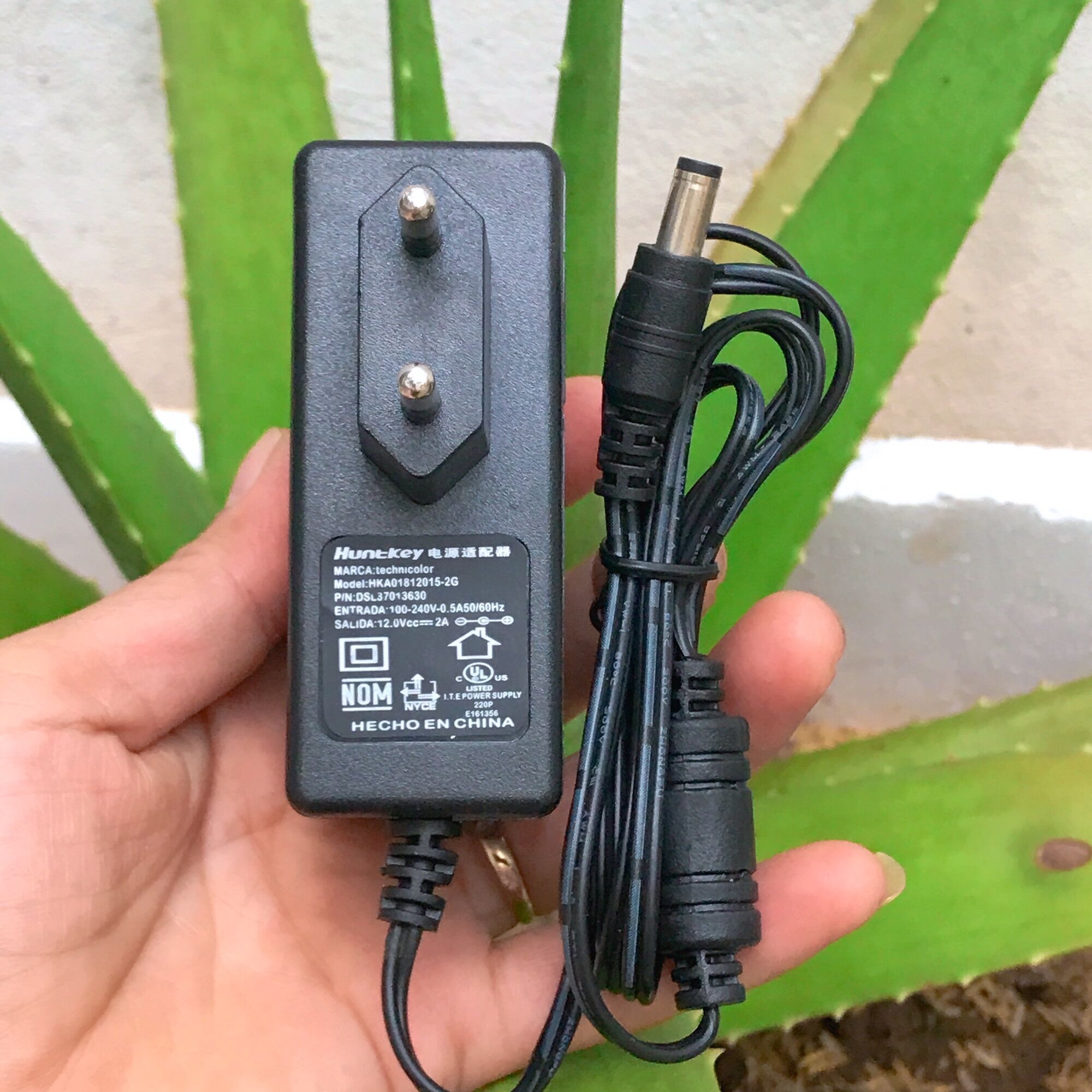 Nguồn adapter 12v 2a huntkey dùng cho camera và đèn led có đèn báo