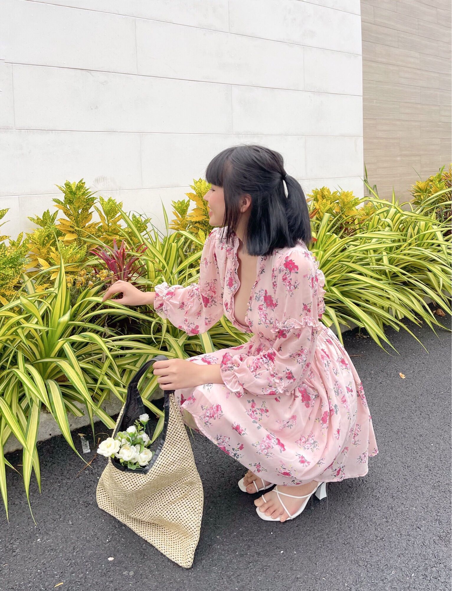Đầm hở lưng cut out eo tone hồng nhẹ
