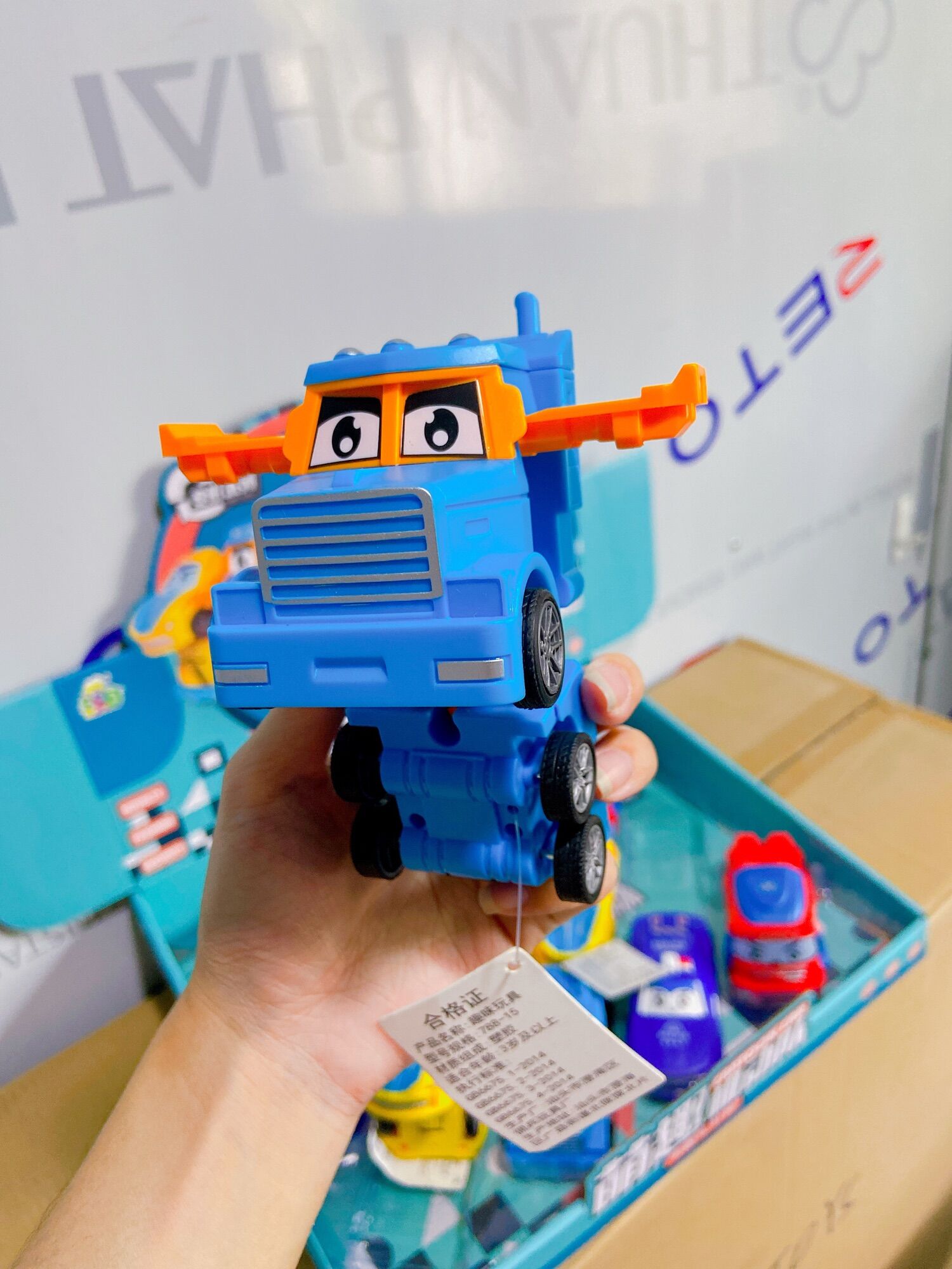 Xe đò chơi biến hình robot