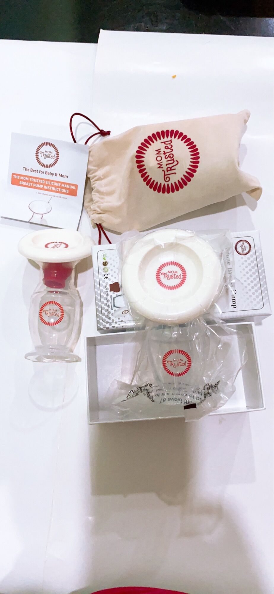 Cốc hút/ hứng sữa silicone Mom Trusted chính hãng