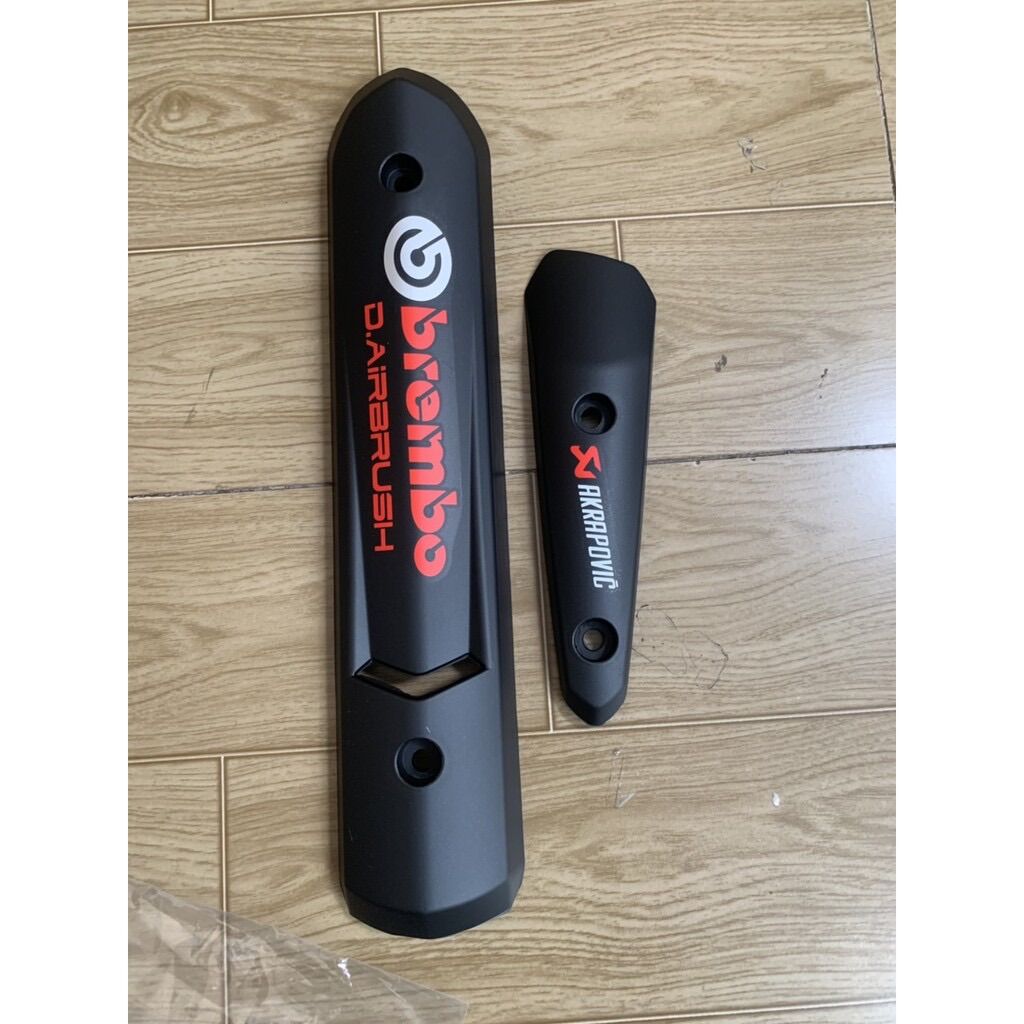 Ốp pô spark gắn Exciter 150 màu đen nhám chữ brembo