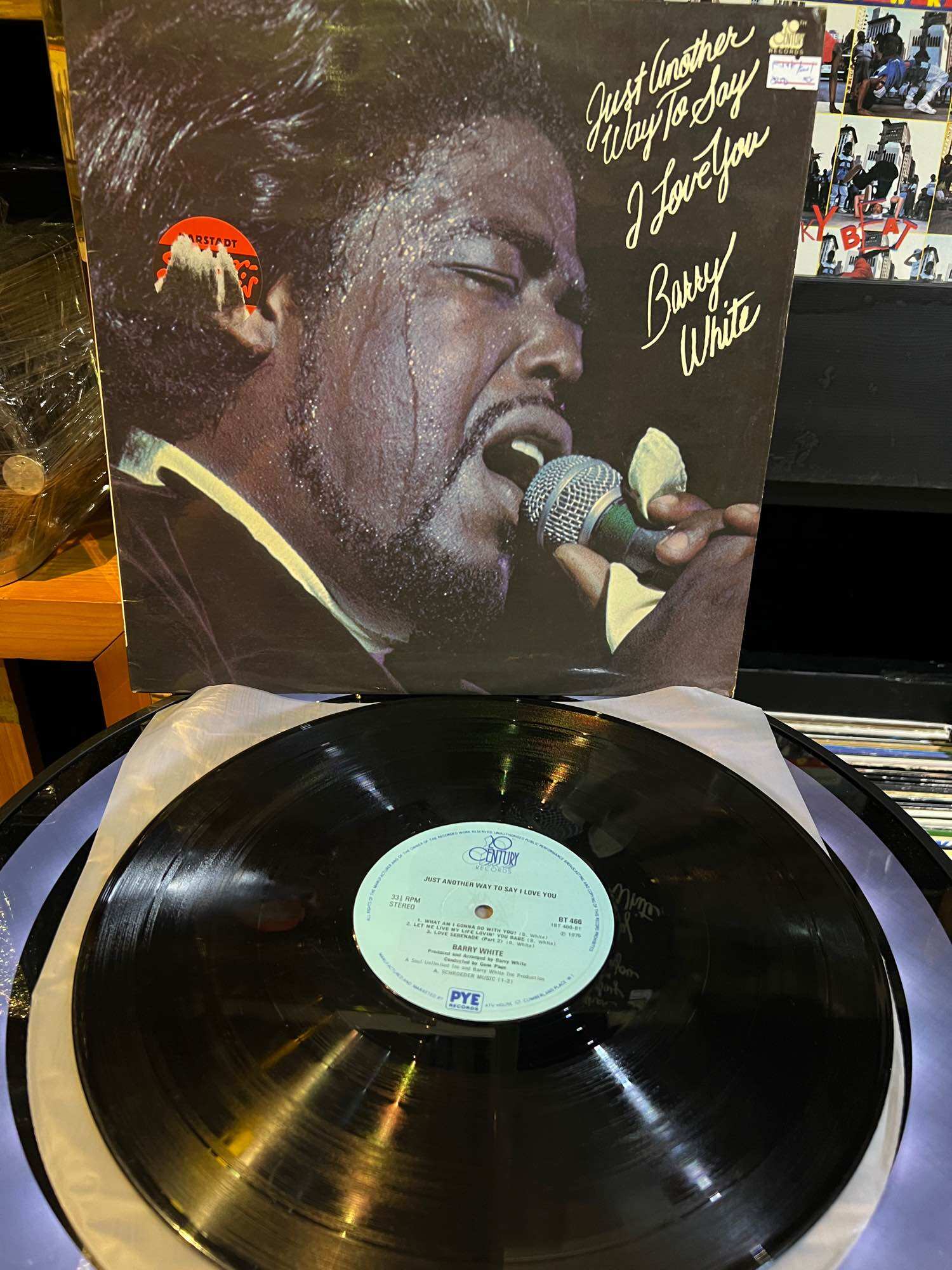 Đĩa than vinyl nhạc Funk / Soul: của nam danh ca nhạc soul/disco người Mỹ Barry White
✅Album : kinh điển Just Another Way To Say I Love You