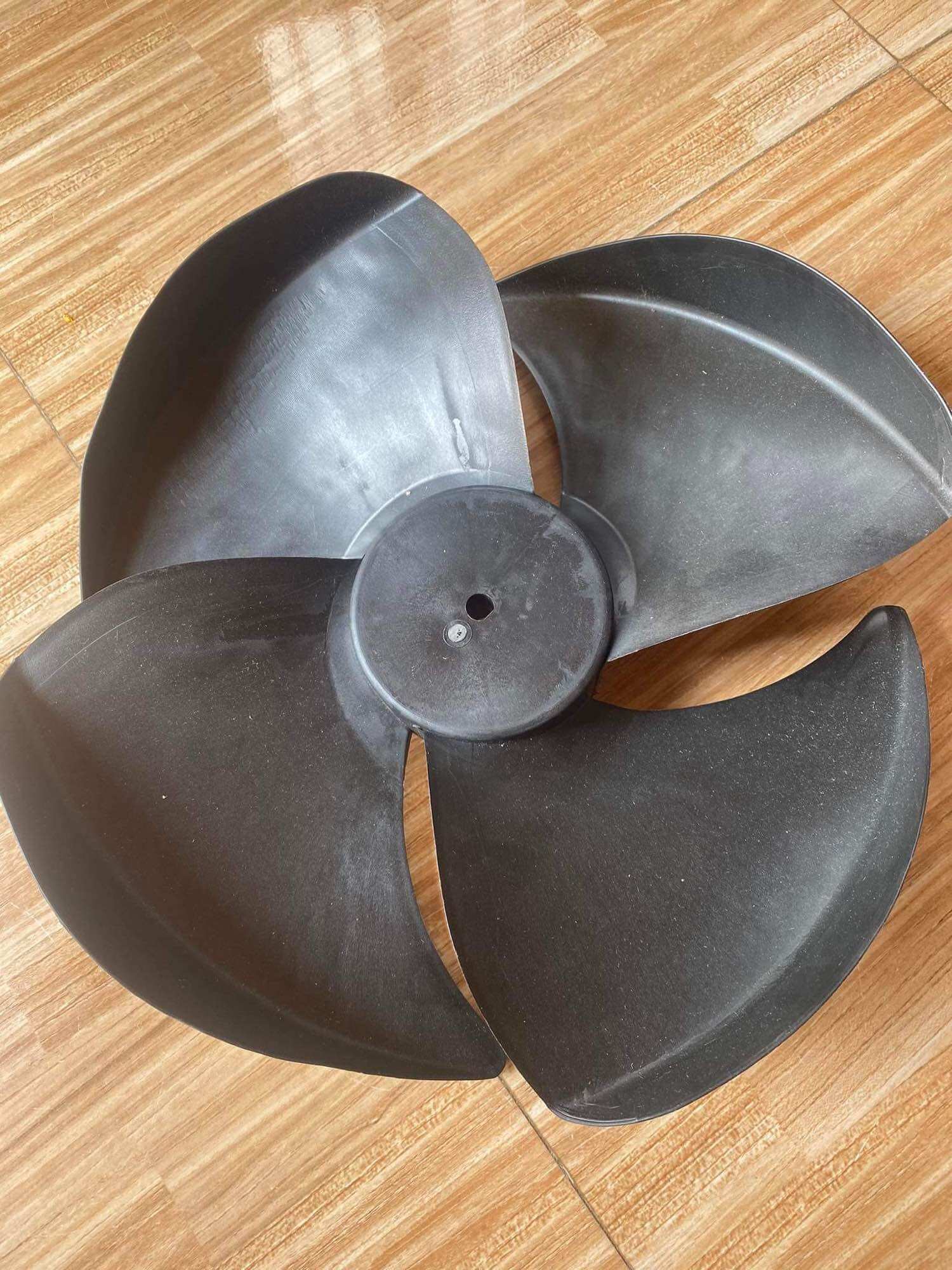 cánh quạt hơi nước 40-42cm(quay ngược chiều)lỗ trục 12ly quay ngược chiều