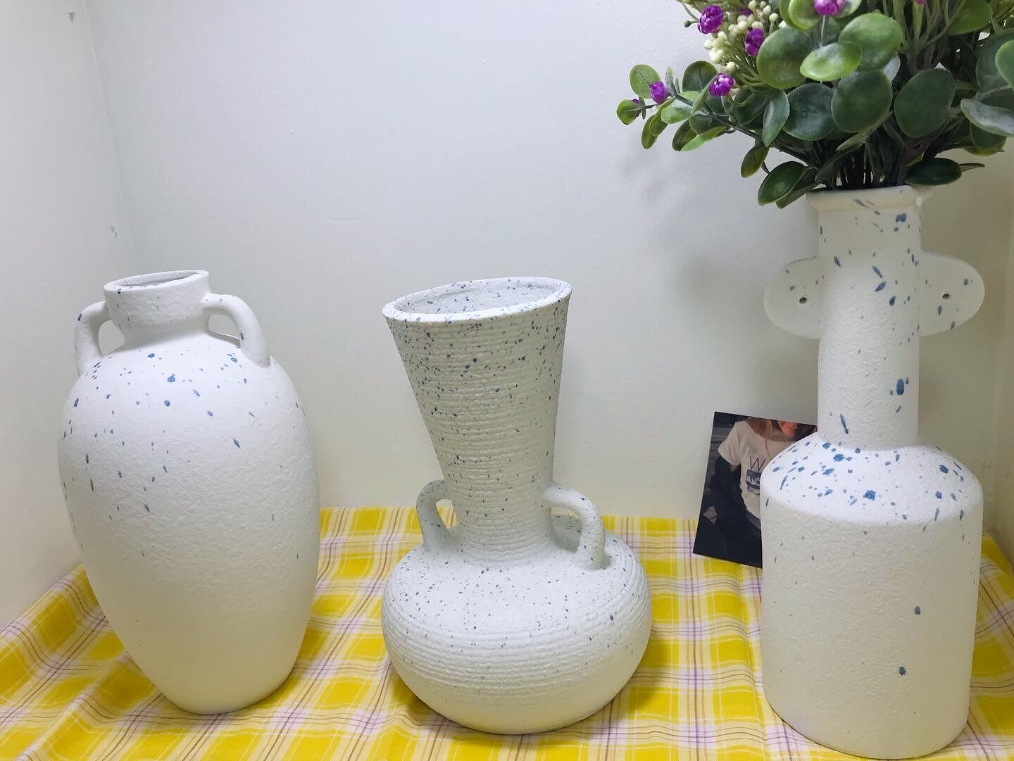 Lọ hoa trắng vẩy mực phong cách Bắc Âu