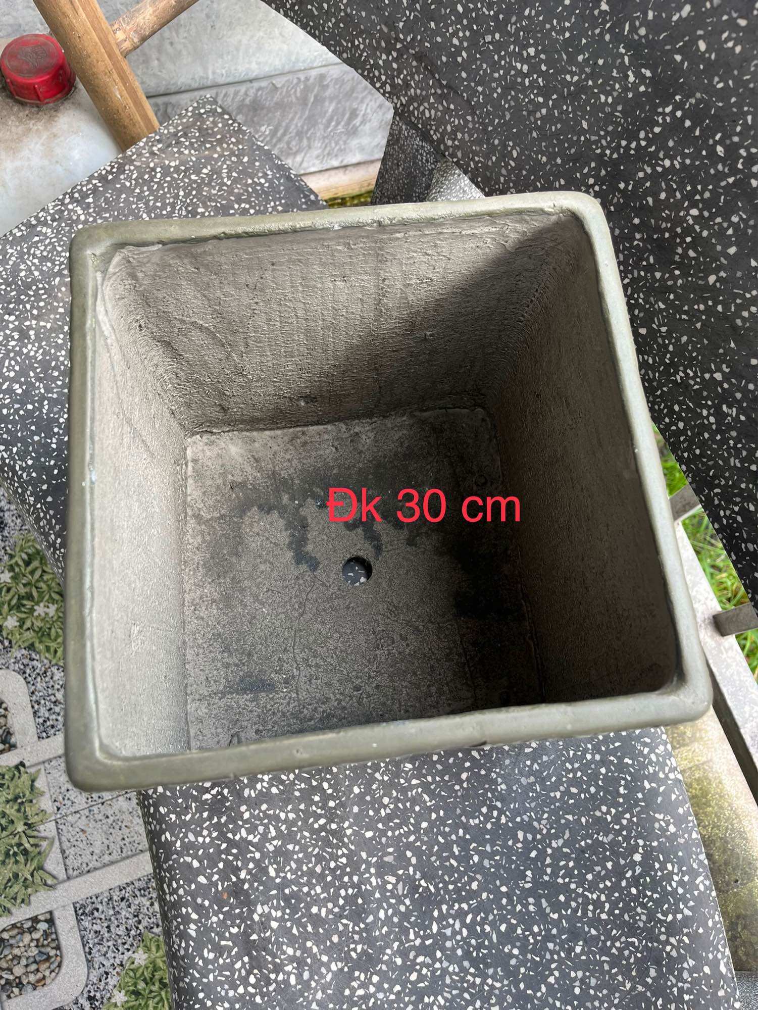 Chậu vuông xi măng nhẹ Vân gỗ đk 30 cm