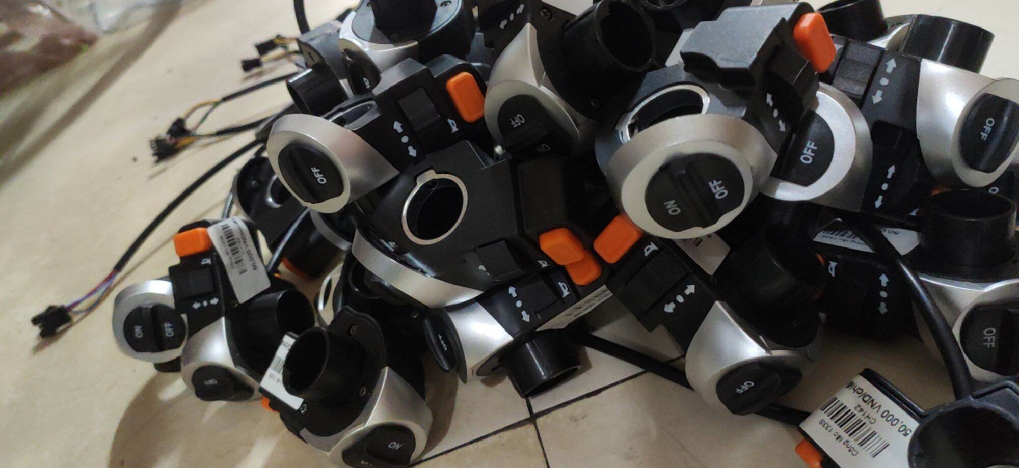 Công tắc đèn còi xe điện 133S