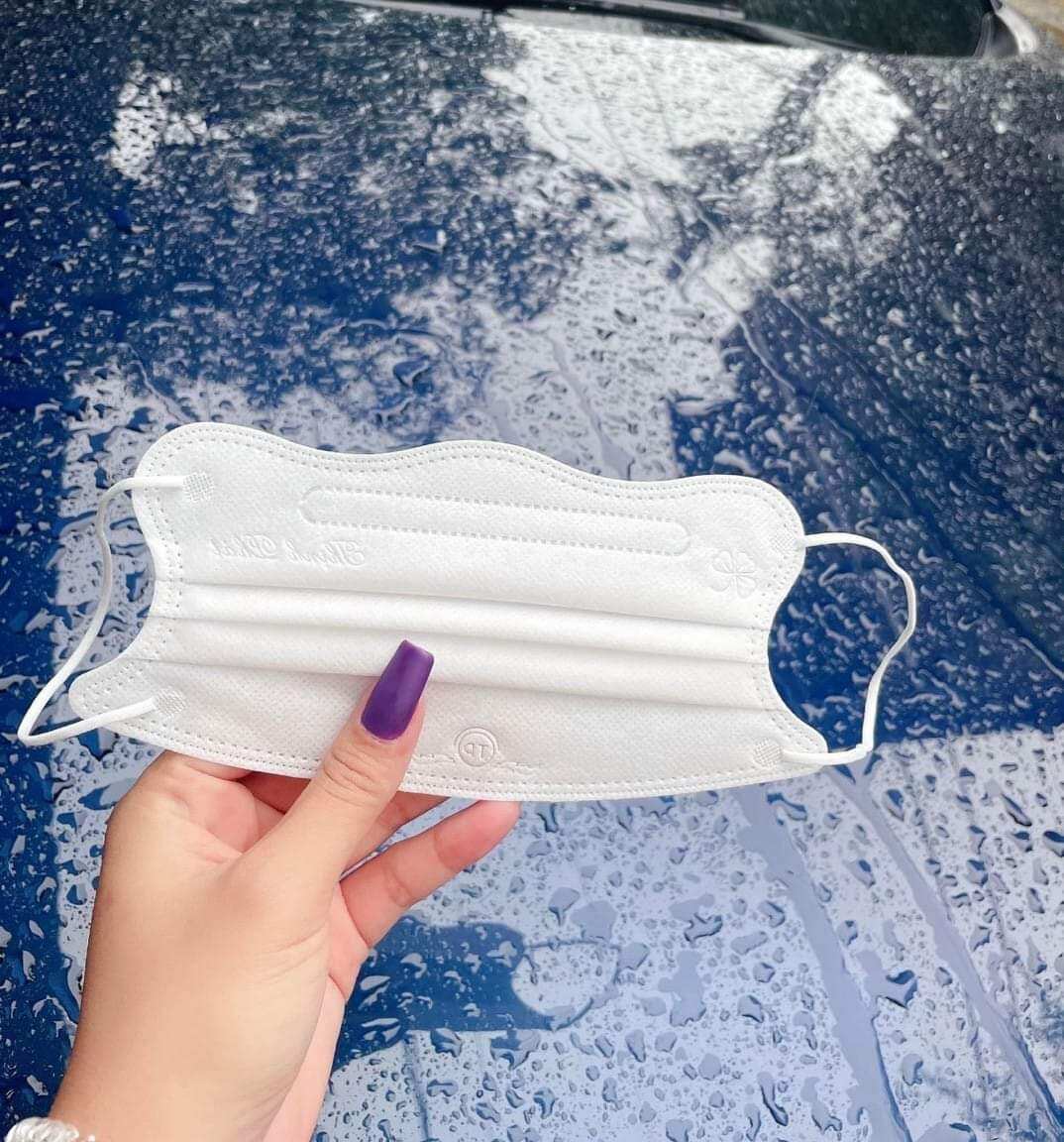 một gói khẩu trang cua 10 cái ( màu ngẩu nhiên unisex)