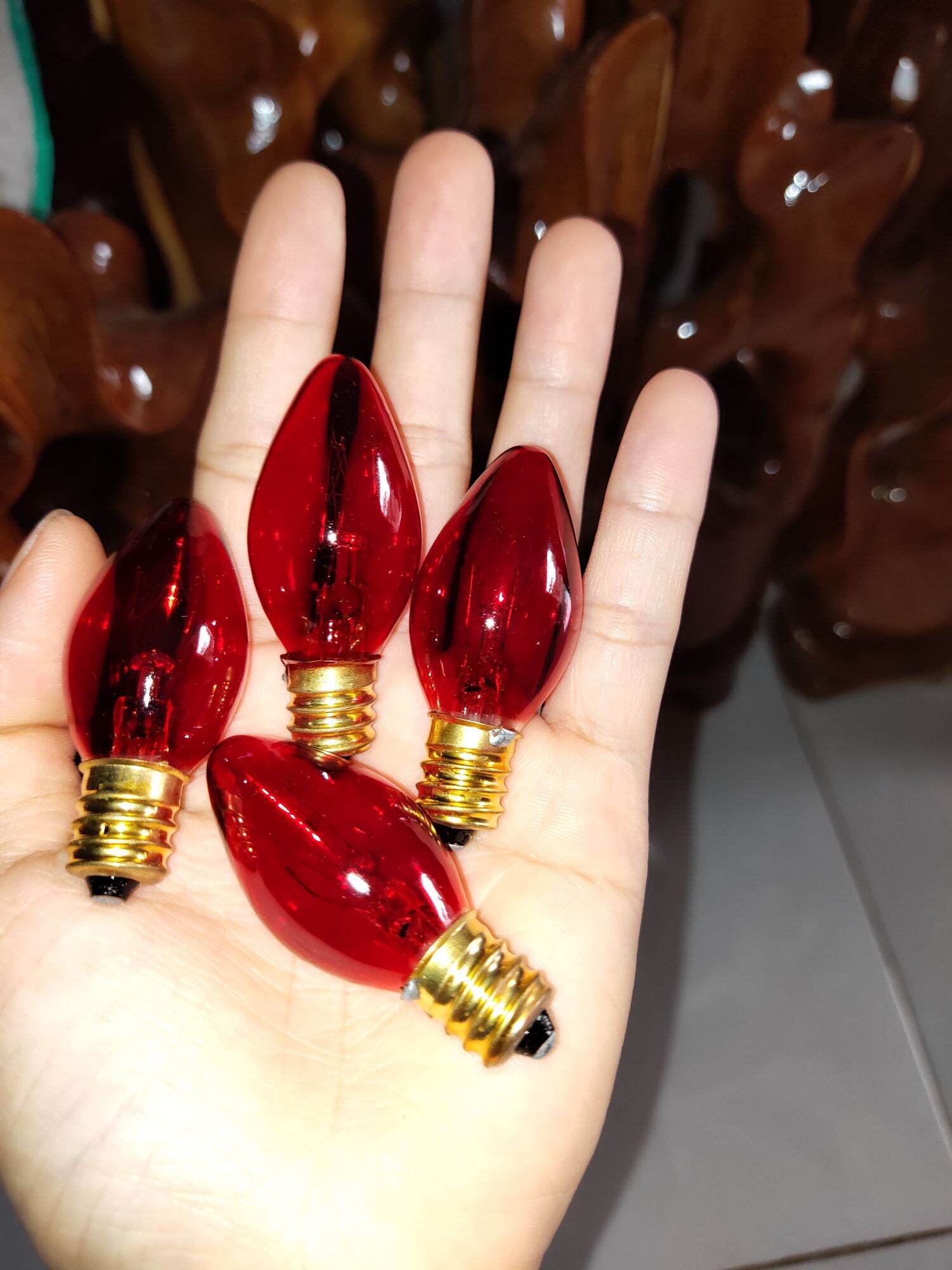 2 bóng đèn quả nhót