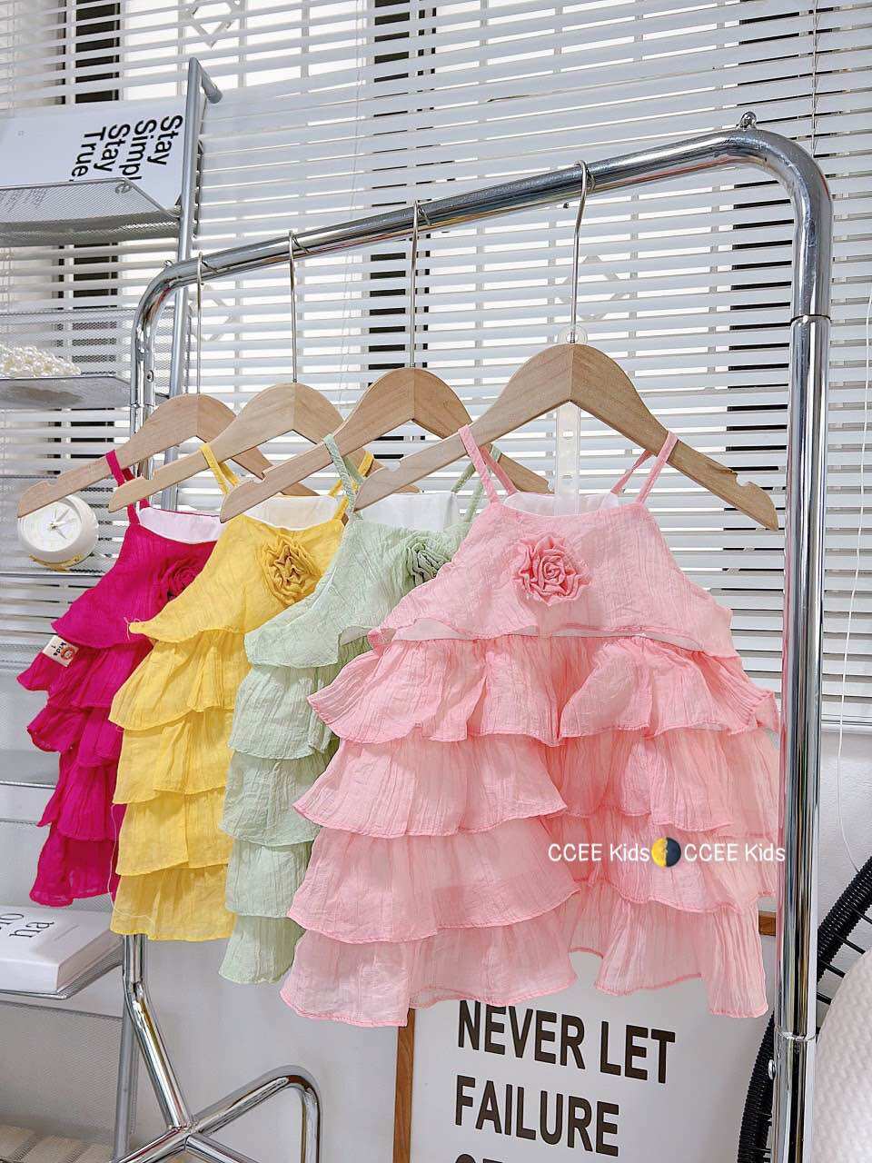K4-đầm cổ yếm bèo tầng bé gái 8-18kg