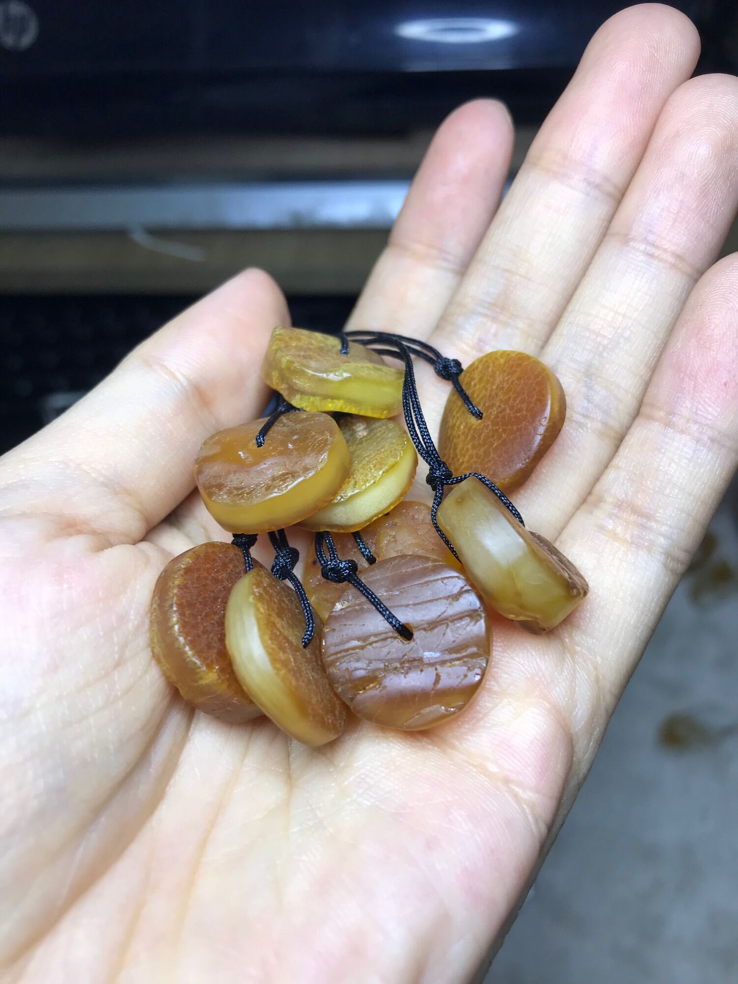 Dây chuyền hổ phách tự nhiên khối thô tròn