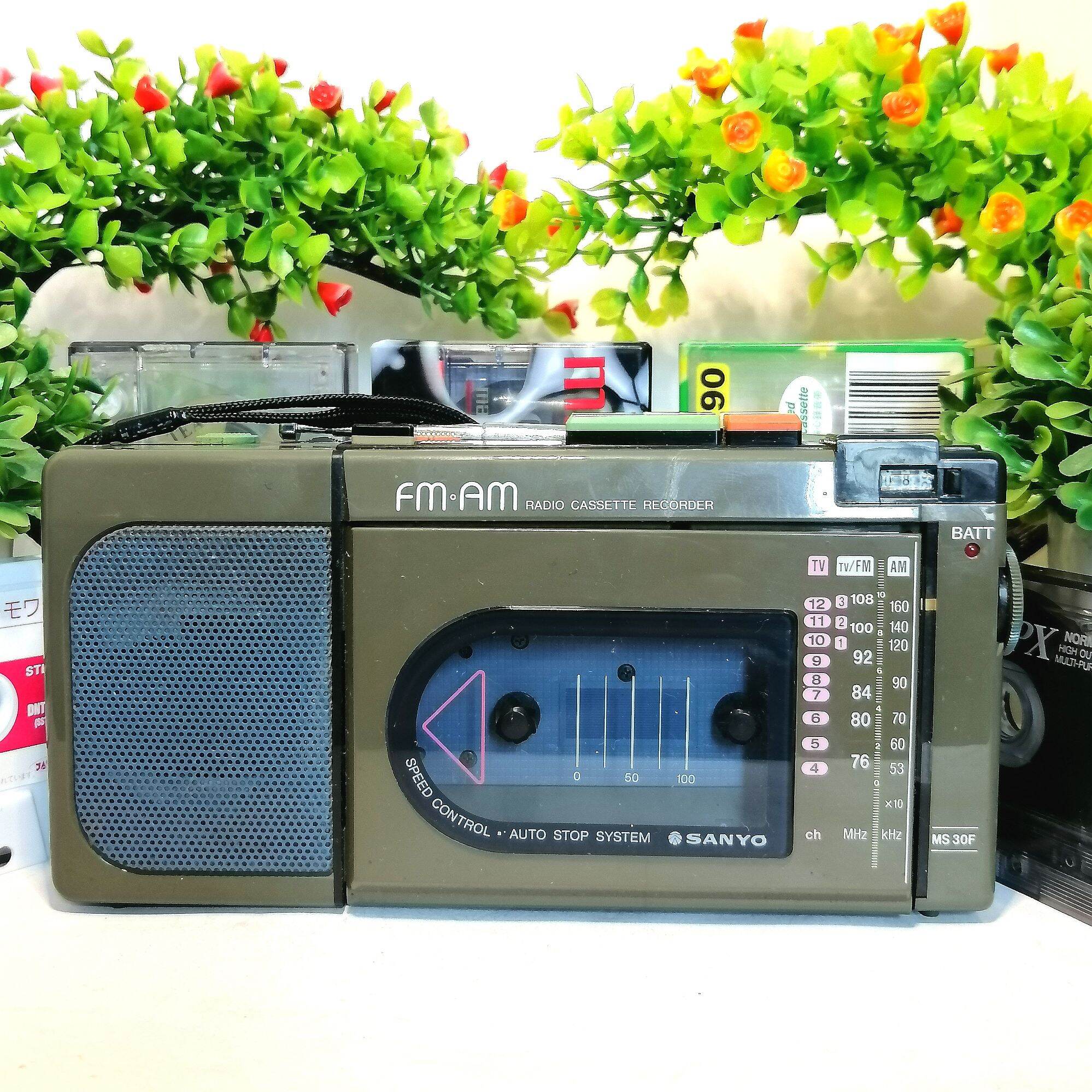 Đài radio cassette cầm tay Sanyo MS30F radio bắt rất nét loa to rõ ràng