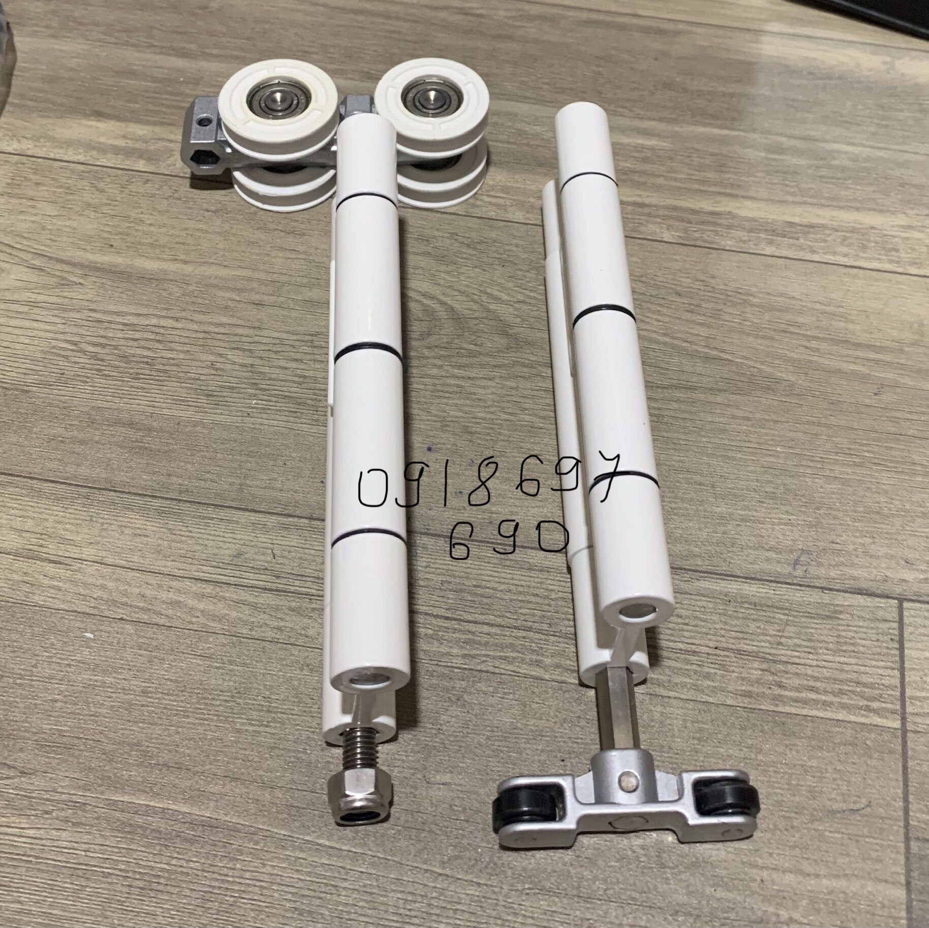 [HCM]Bánh xe cửa lùa xếp trượt nhôm xingfa
