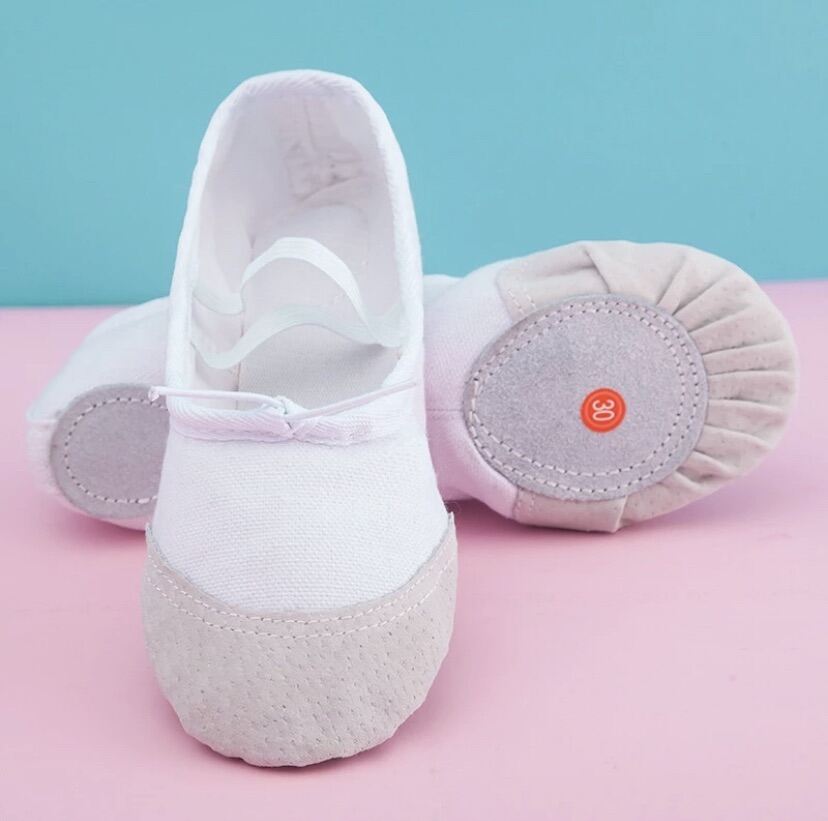 Giày múa ballet màu trắng cho trẻ em và người lớn sẵn TPHCM/ballet shoes for girls and adults