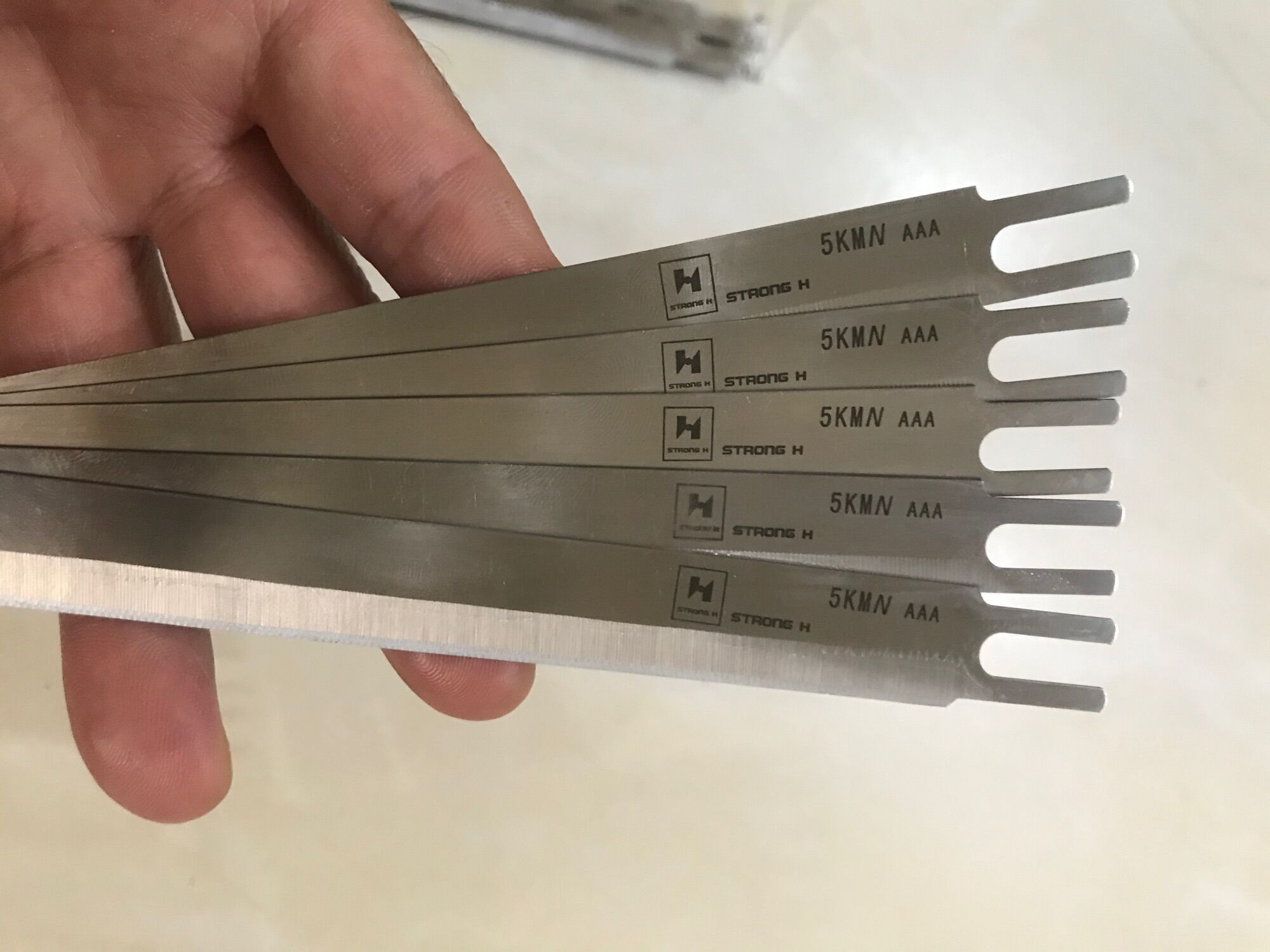Dao may cắt vải Strong H 5inch