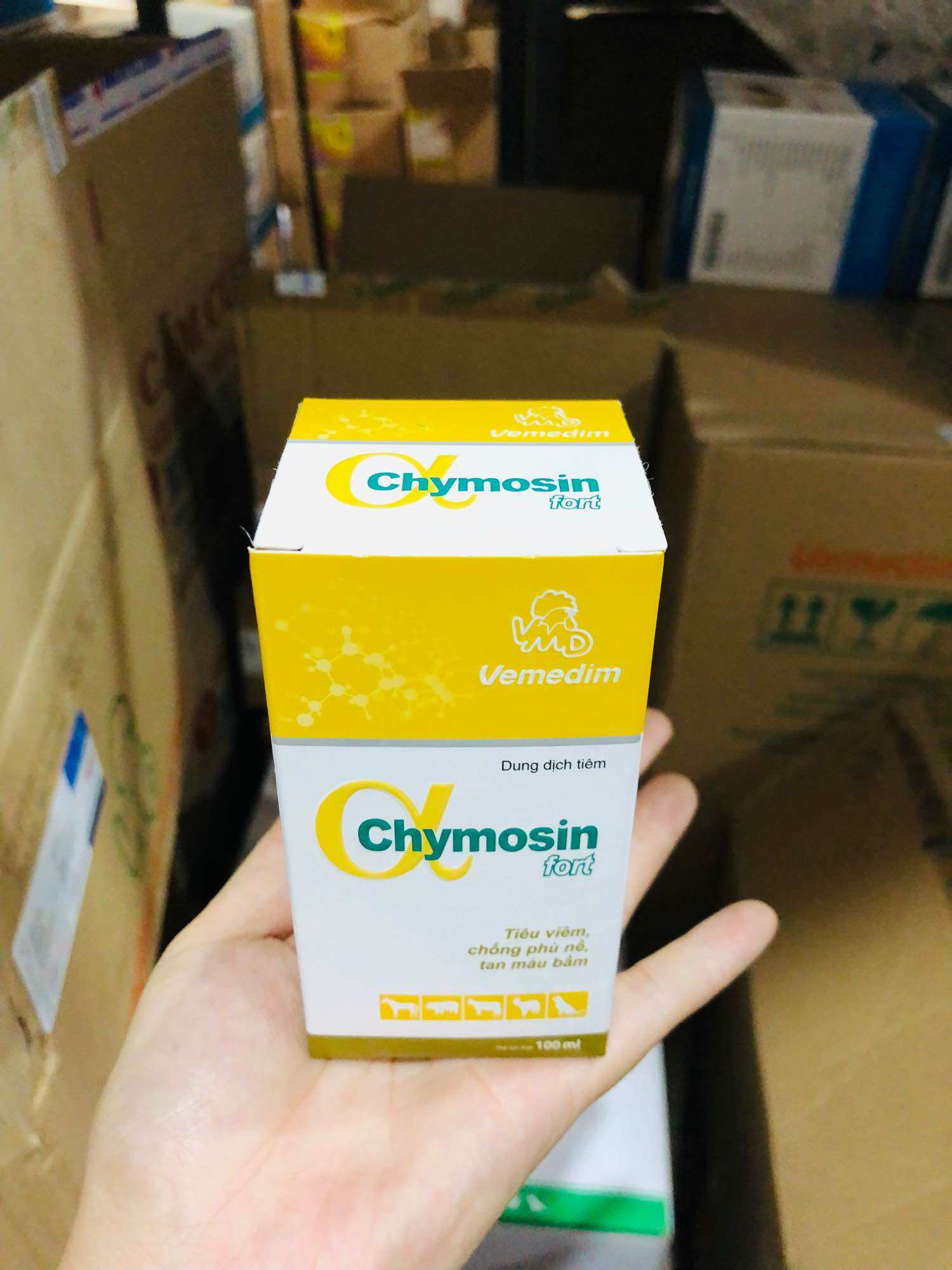 VMD Chymosin 100ml, giúp tiêu viêm, tan bầm cho vật nuôi.