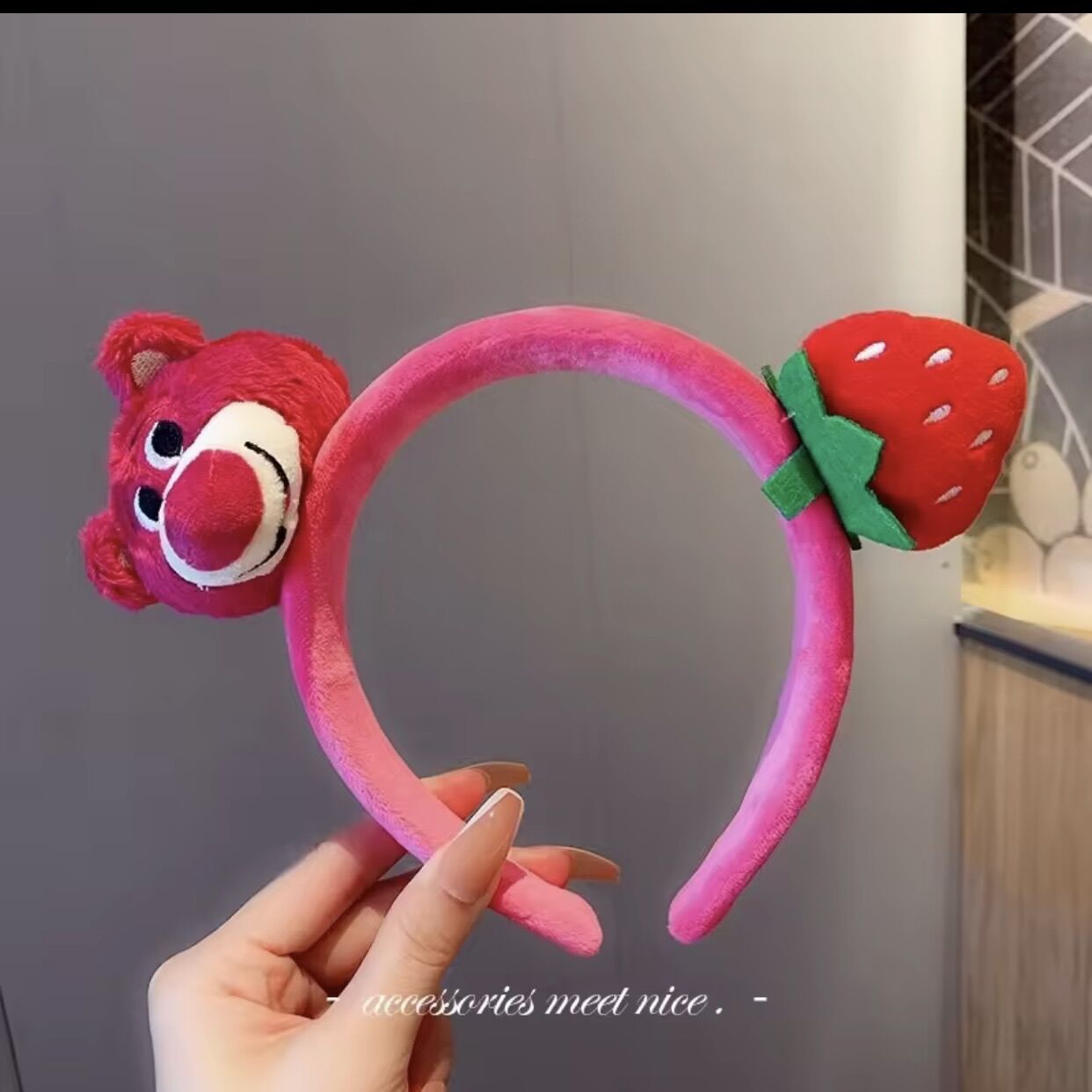 Cài bờm tóc lông xù đính gấu lotso, gấu dâu,thơm nhẹ