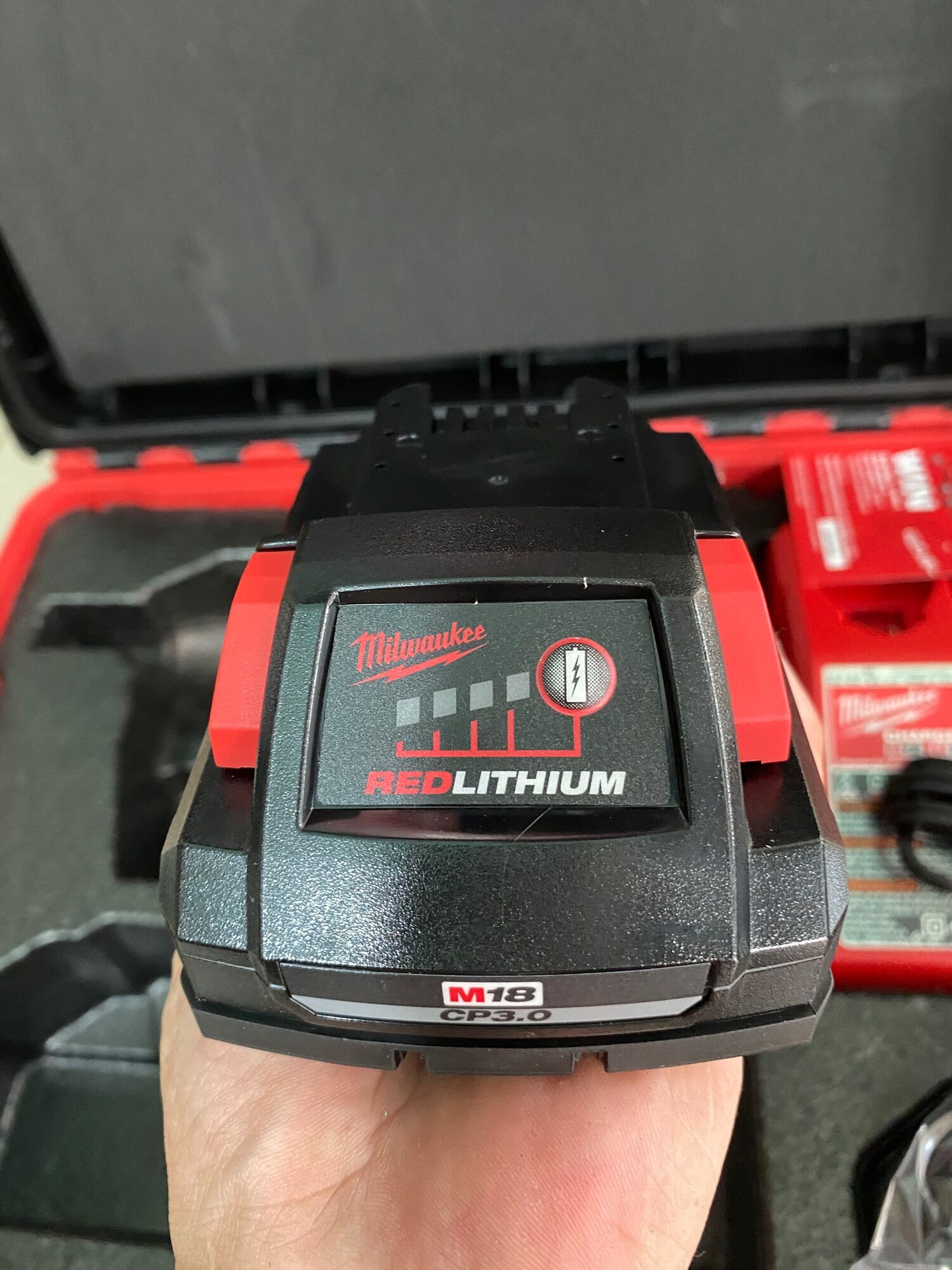 Pin milwaukee 18v 3ah hàng nhập mỹ mới 100%