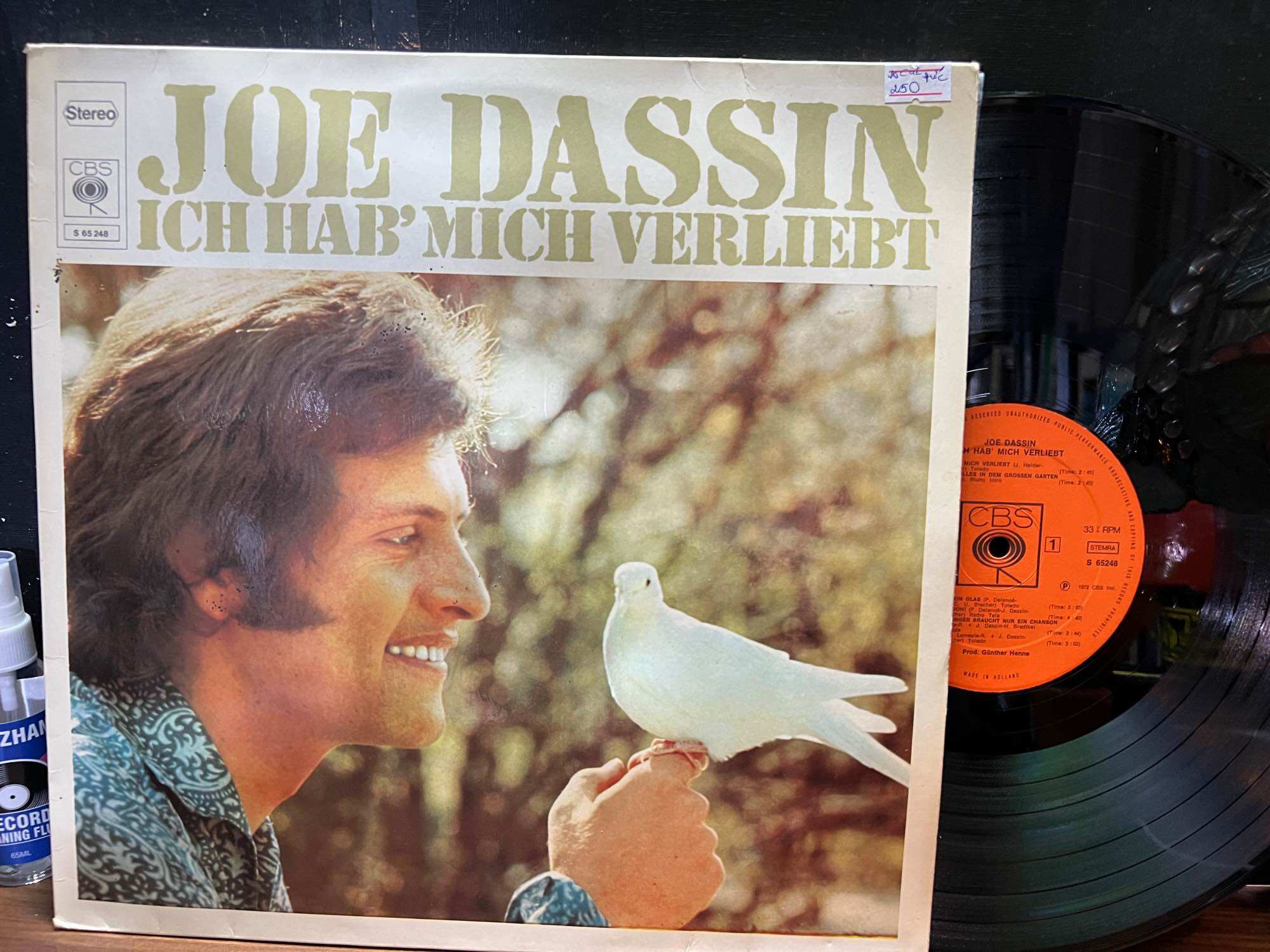 Đĩa than vinyl Vocal tiếng Đức của nam ca sĩ nổi tiếng Joe Dassin
✅Album : "Ich hab' mich verliebt"(Tiếng Đức nghĩa là: "Anh đã đem lòng yêu em").