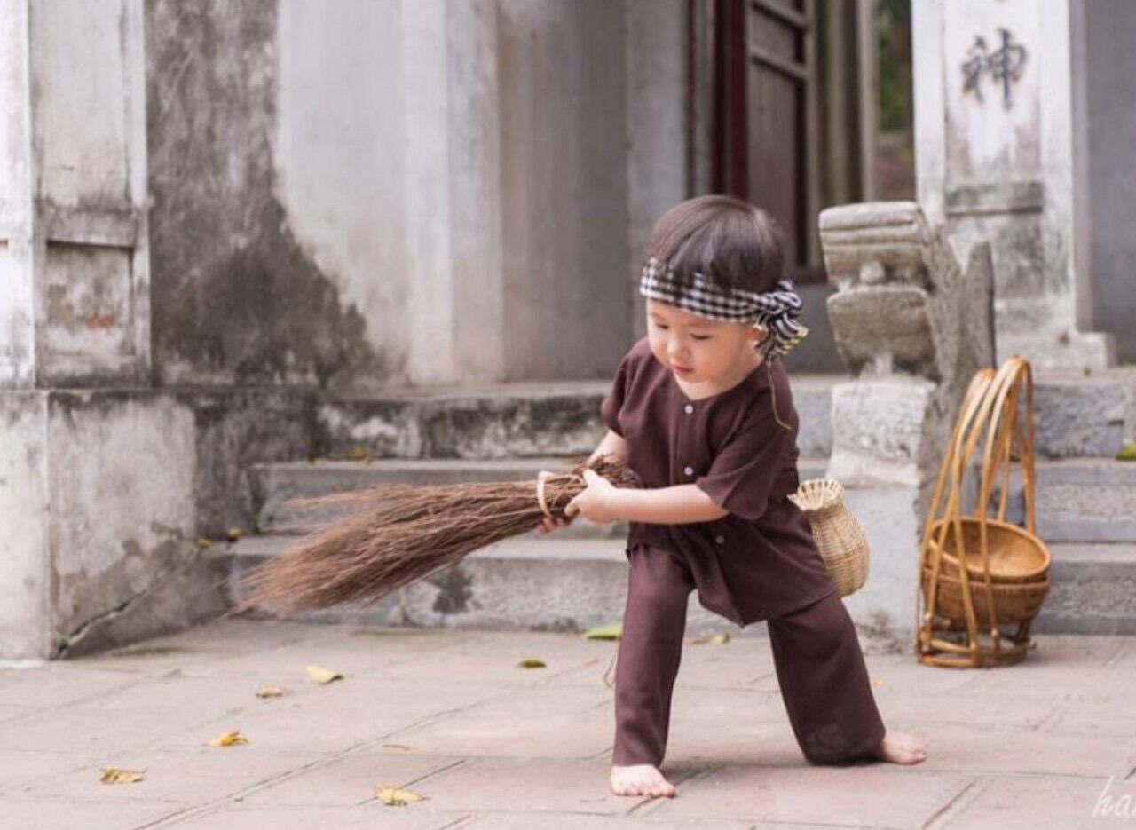 Bà Ba Bé Trai Kèm Khăn Rằn Màu Nâu