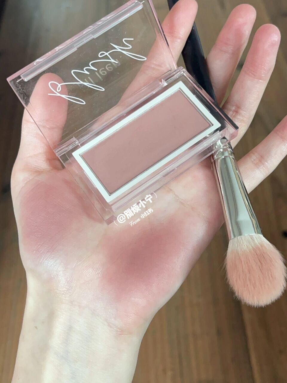 Màu phấn mắt chín màu mini jill leen, phấn mắt lấp lánh kim tuyến bóng mờ màu nâu đỏ tiện mang theo, phấn mắt phần mắt quả đào