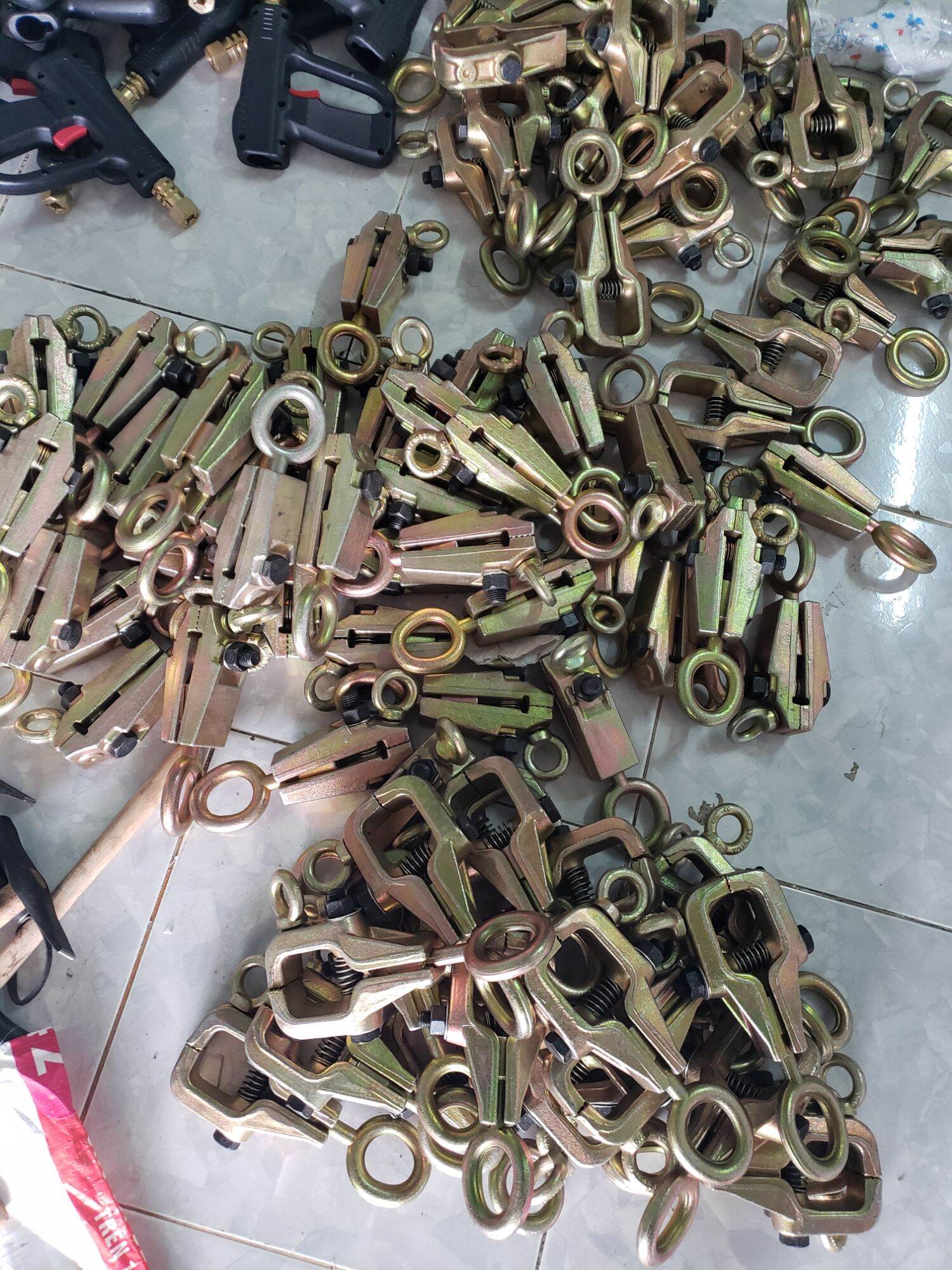 kẹp sửa chữa ô tô tai nạn