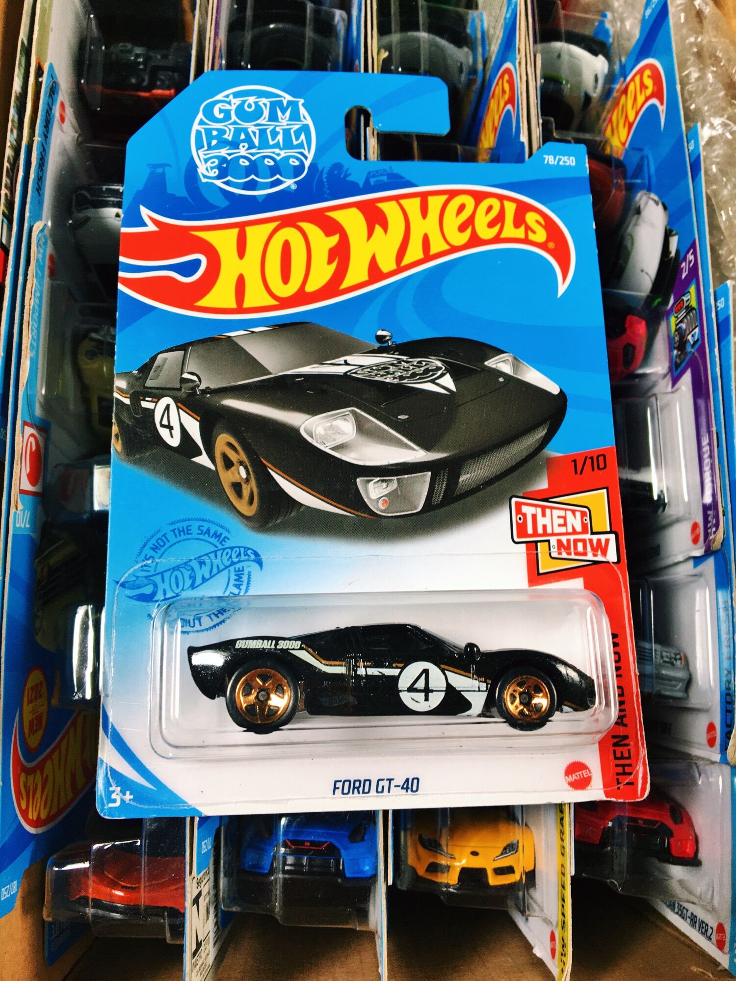 Xe mô hình hot wheels tỉ lệ 1:64 "ford gt-40"