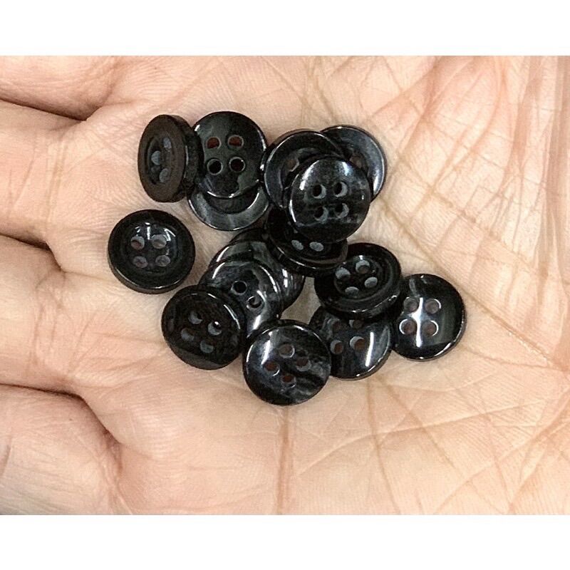 Nút sơmi 4 lỗ đen, trắng loại tốt (60-144 nút)