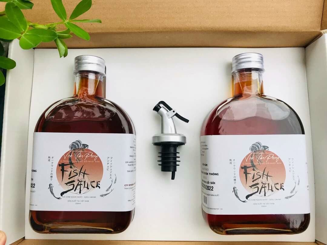 Hộp Nước mắm nhỉ Vịnh Vân Phong 2 chai mỗi chai 330ml đẹp như tranh