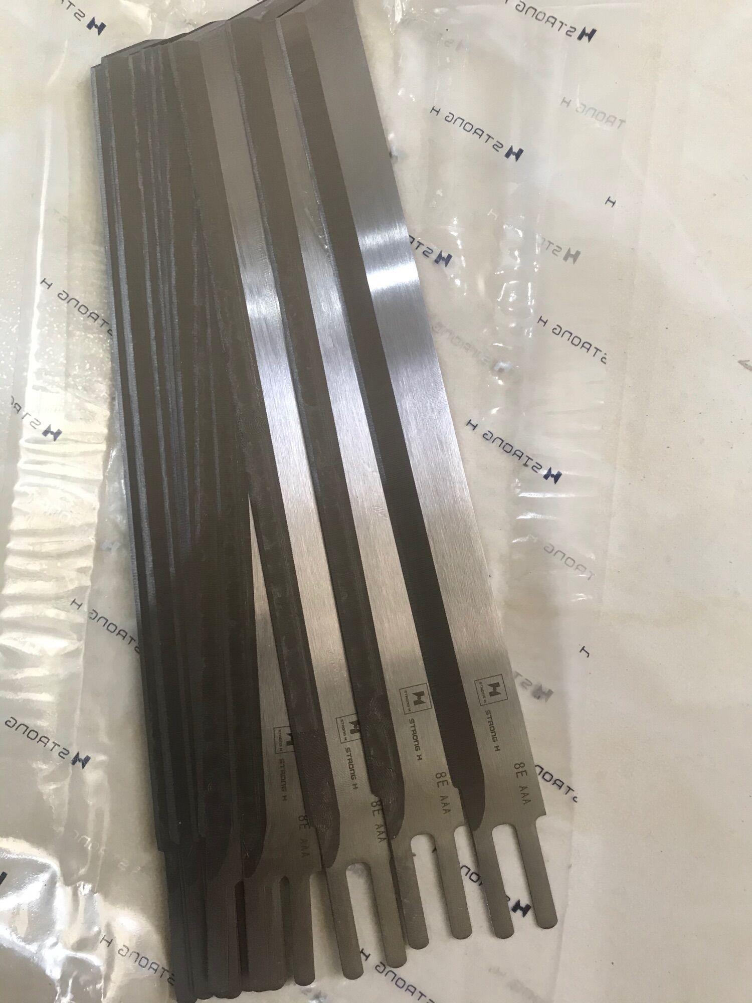 Dao may cắt vải Strong H 8in thẳng và răng cưa