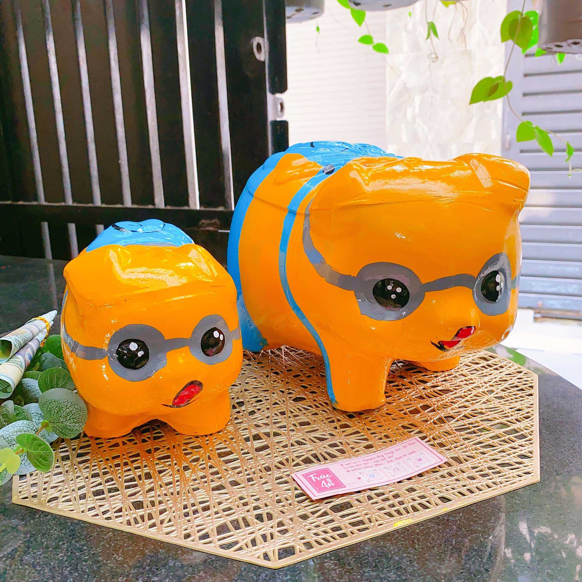 Heo đất Minion - heo đất nung truyền thống vẽ hình, nước sơn Bạch Tuyết, handmade 100%