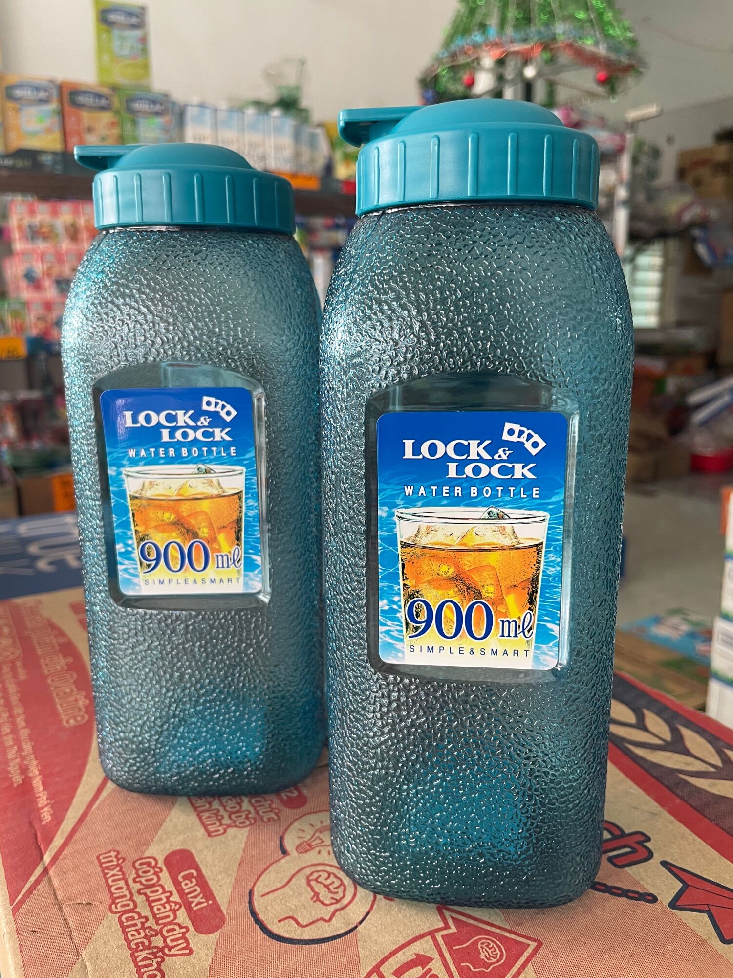—- bình nước lock lock 900ml