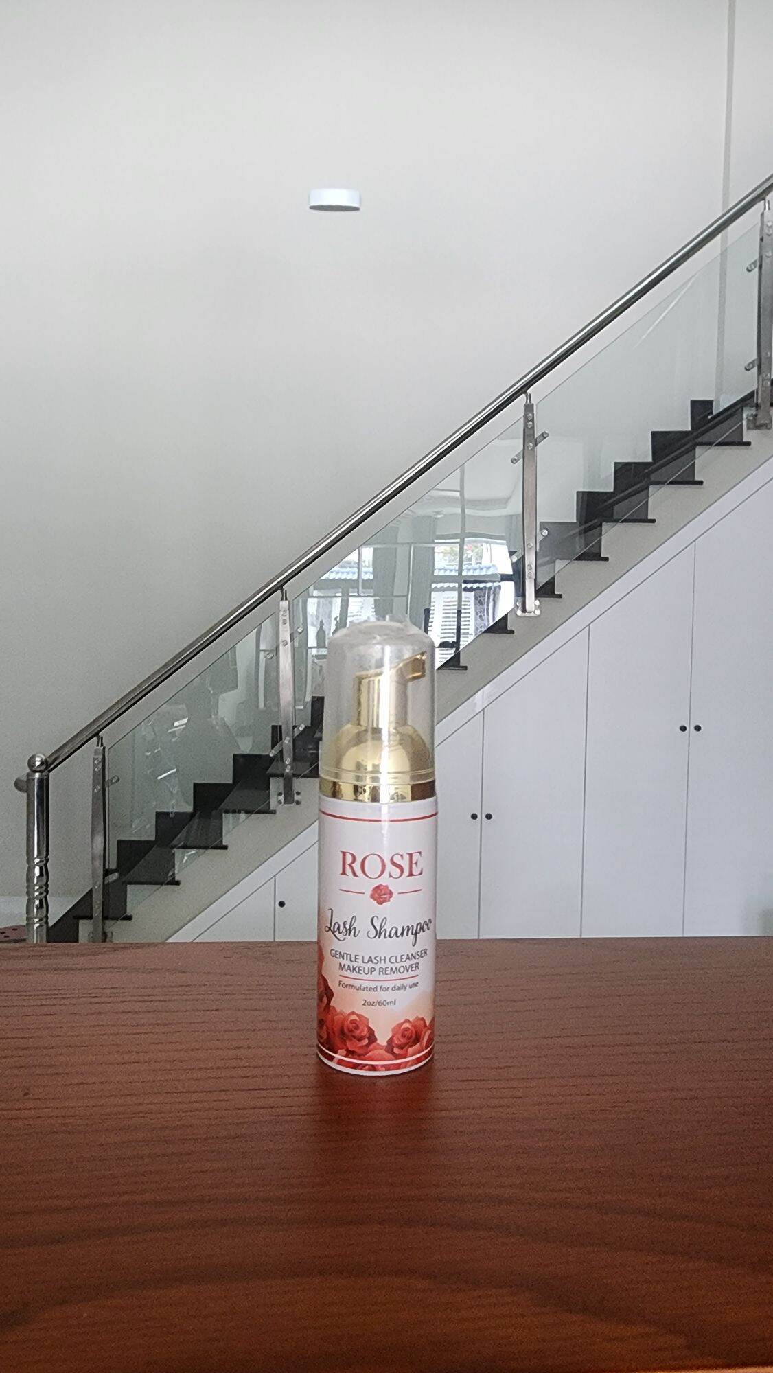 Chai tạo bọt vệ sinh mi.