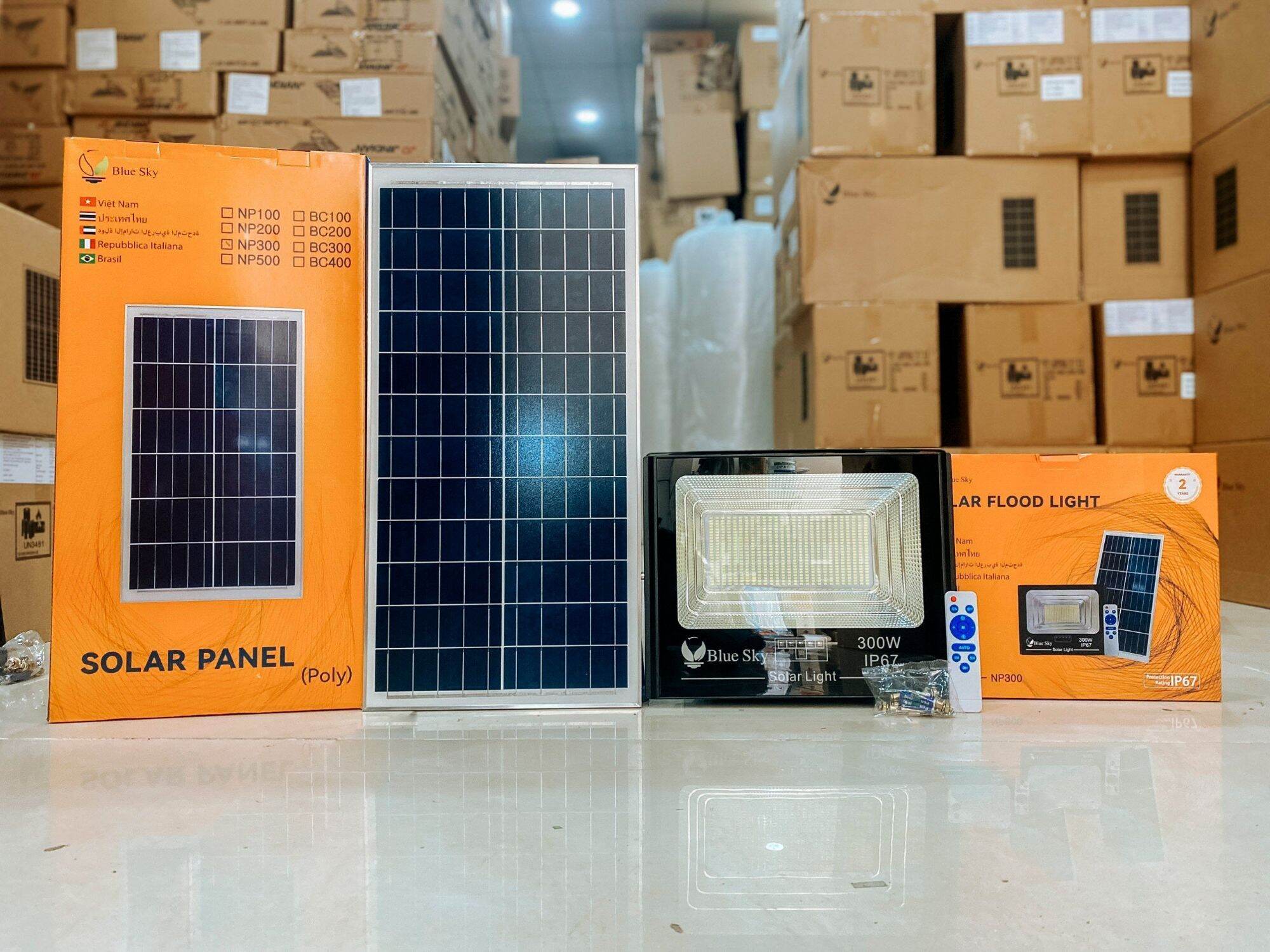 ĐÈN ĐƯỜNG NĂNG LƯỢNG MẶT TRỜI - BLUESKY NP300W - CÔNG SUẤT 300W BẢO HÀNH 2 NĂM