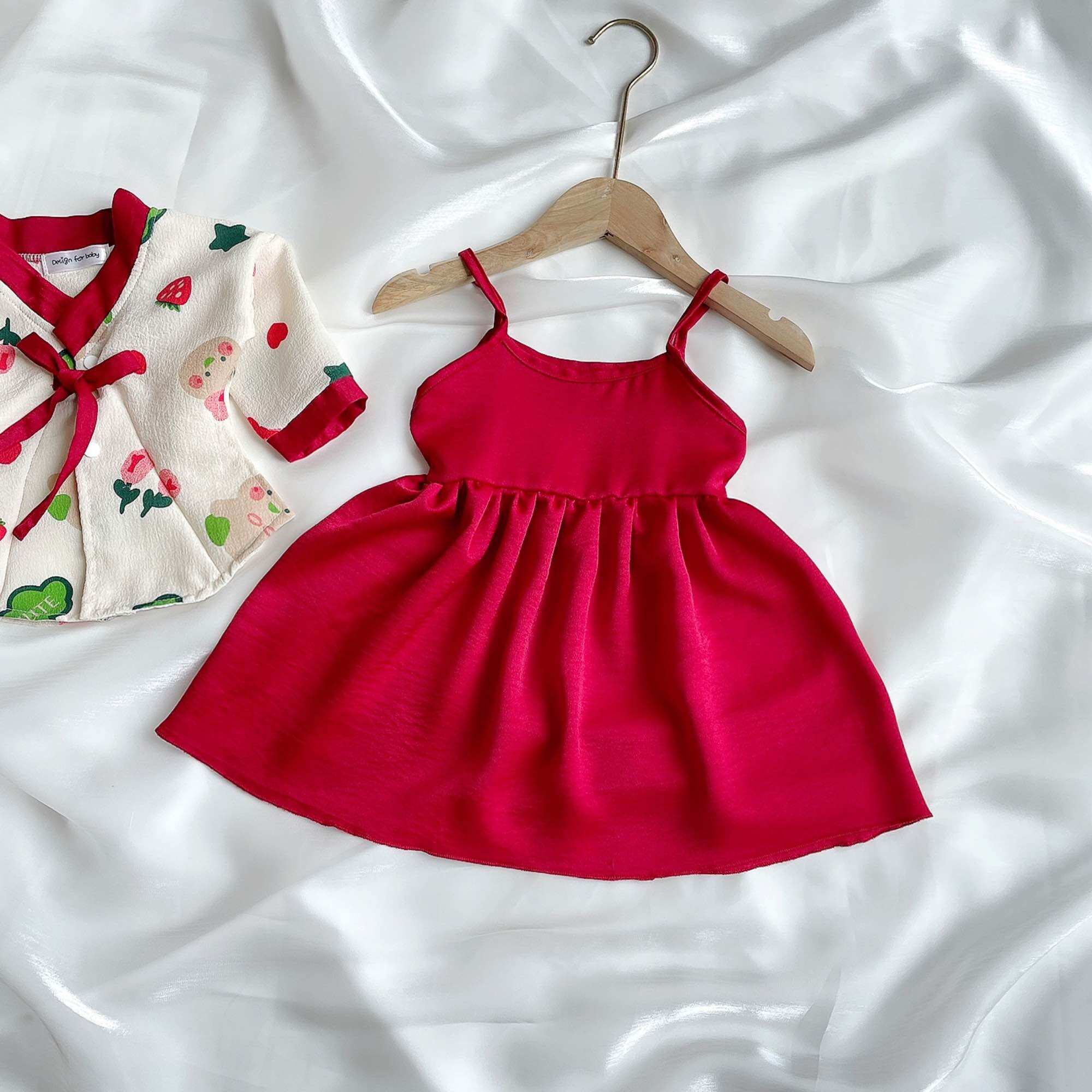 Váy Hanbok Hoa Nhí Đỏ Cho Bé Gái